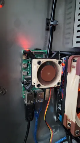Simple Raspberry Pi 40mm fan mount
