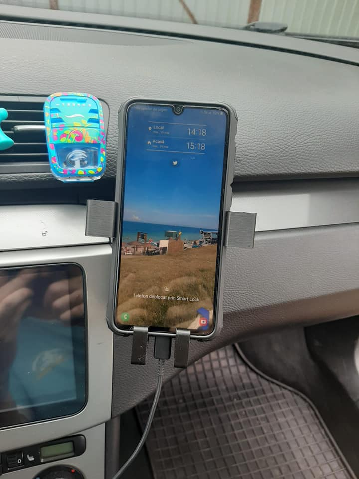 Custom mod phone stand for VW Passat B6 bluetooth stand