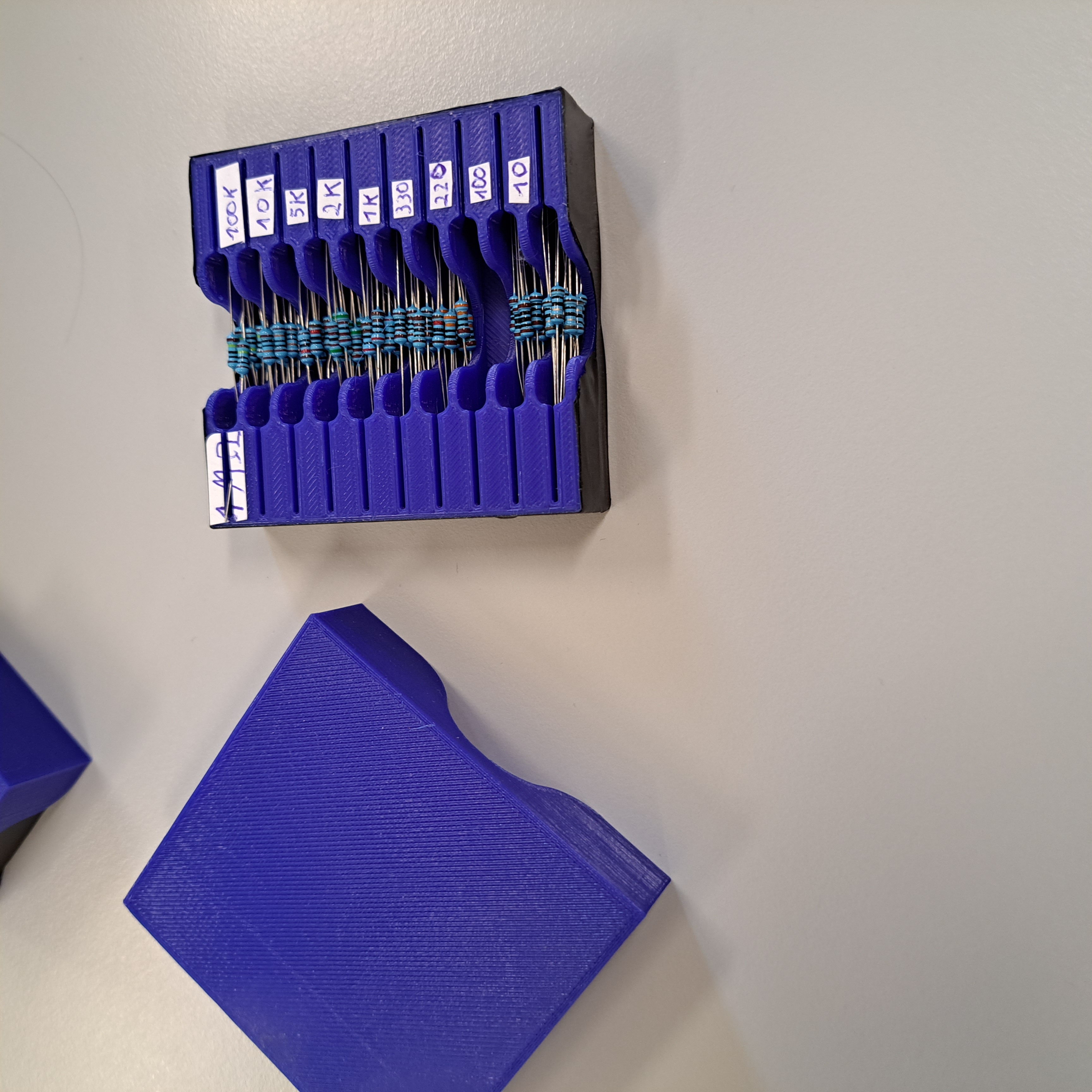 reisistor box + lid