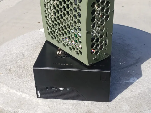 spiggytech portable chassis for ASRock X300M-STX
