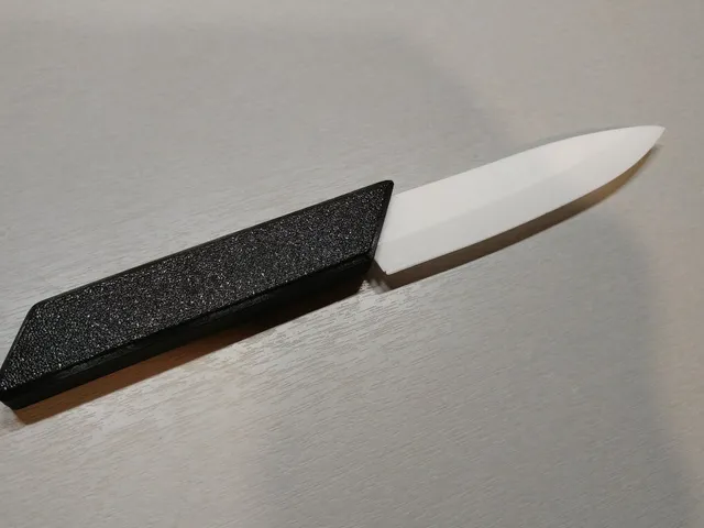 Ceramic knife handle