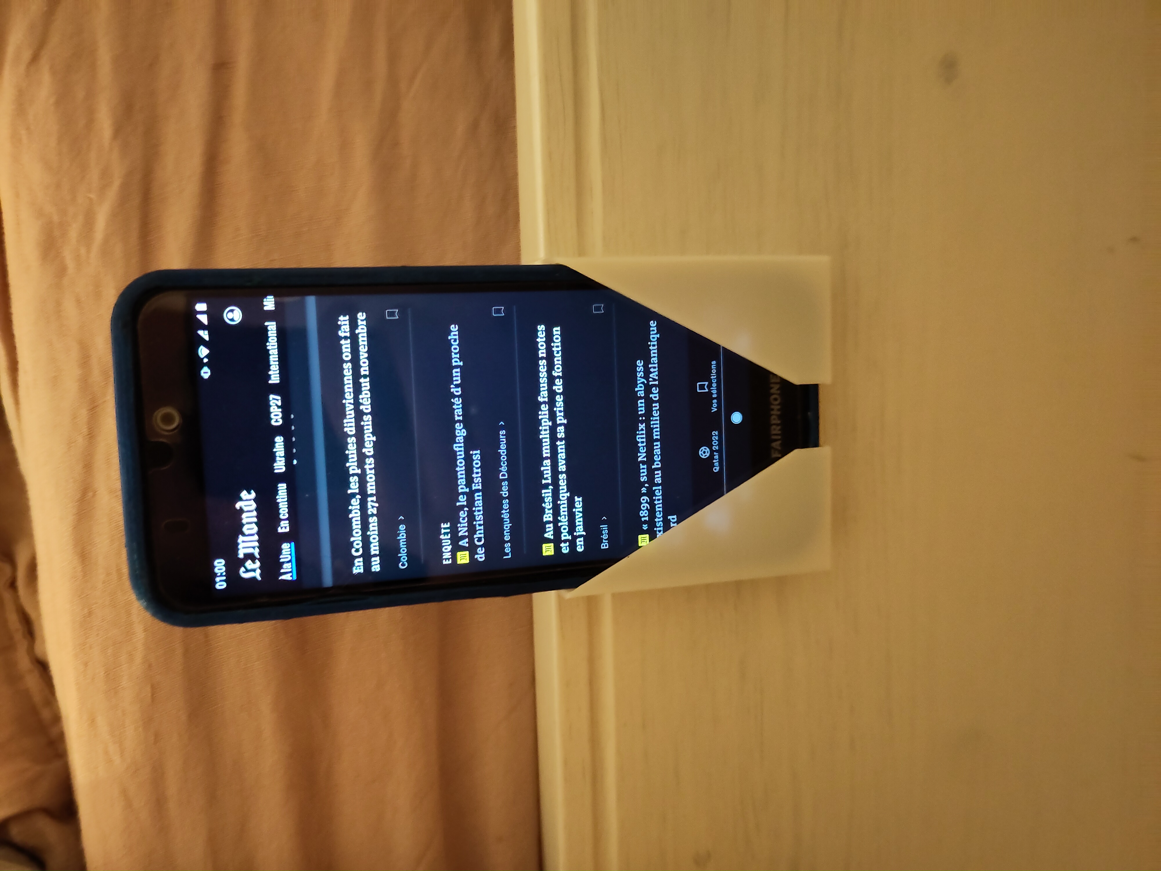 Bed box for smartphone