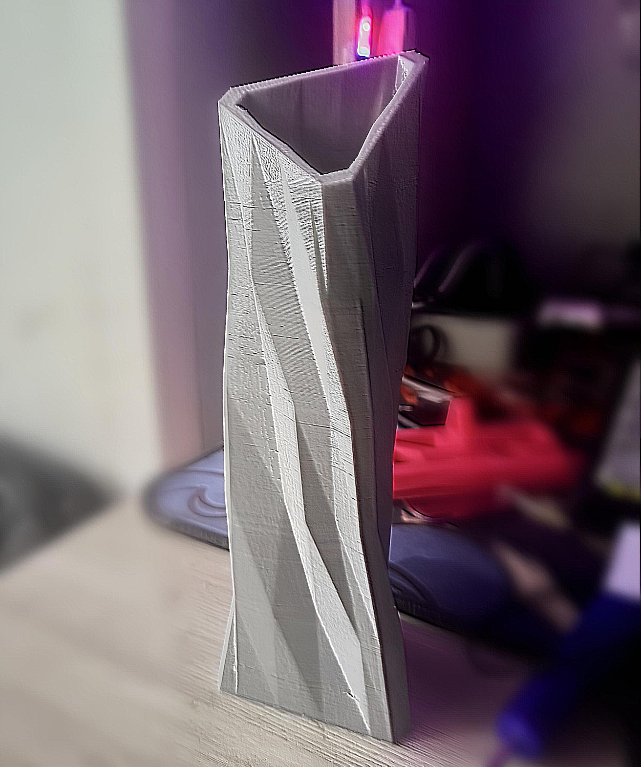 Miniatura 2 do modelo 3D Geometric Triangle-Shaped Vase