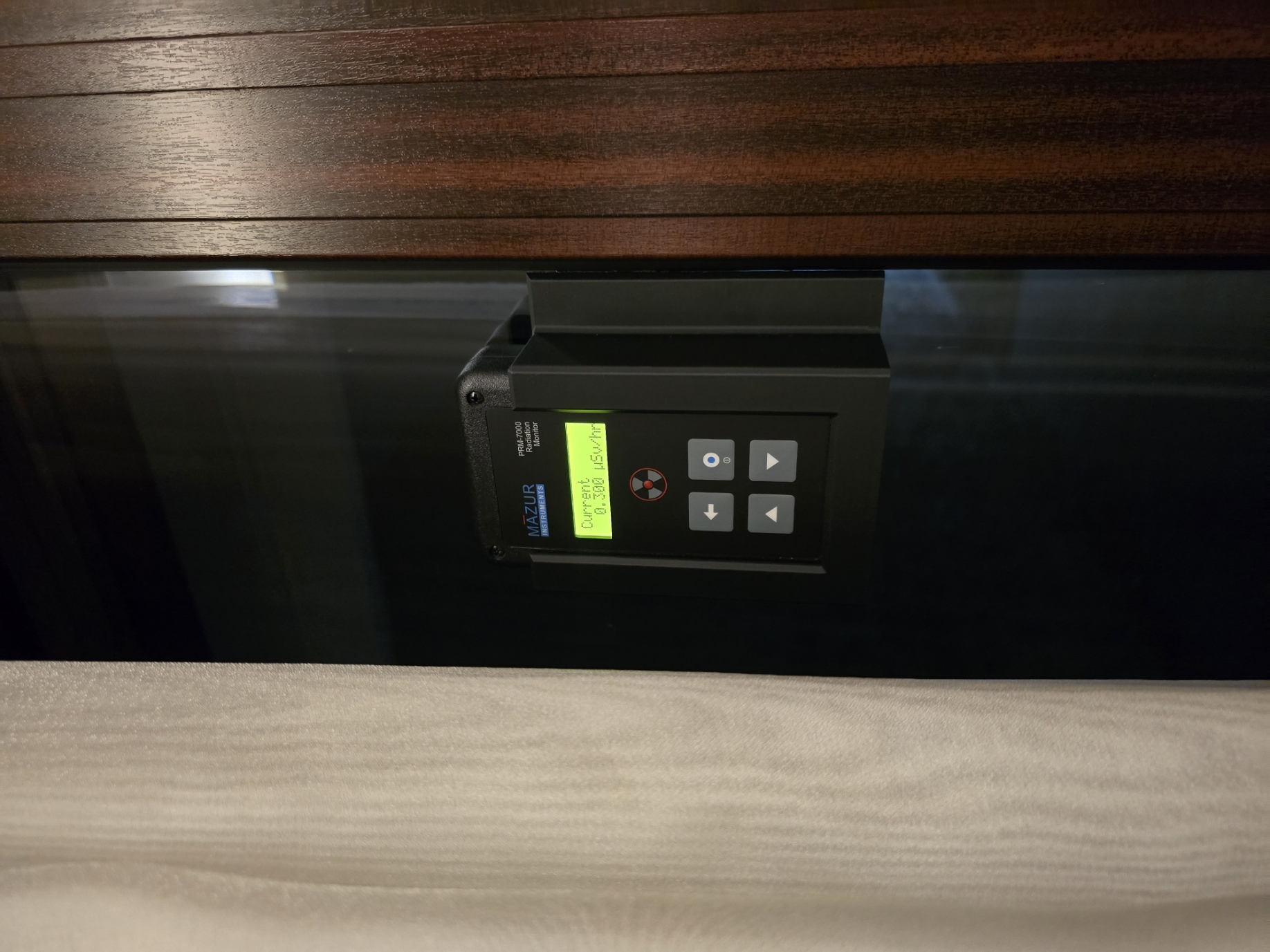 Wall mount for MAZUR PRM series radiation monitor