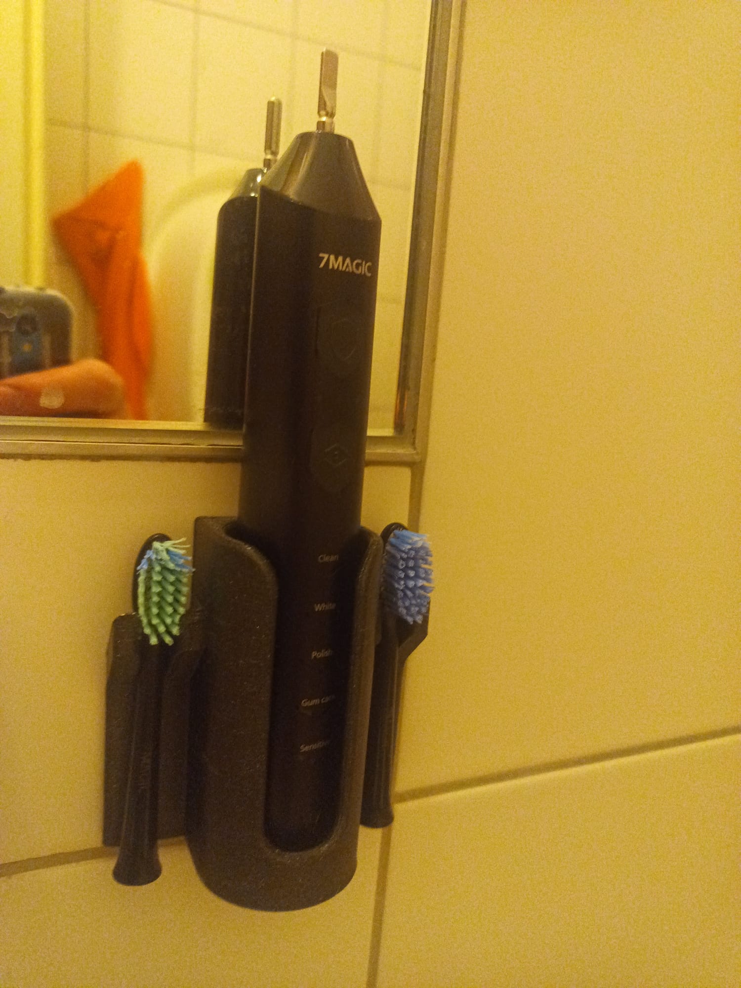 Toothbrush wallholder 7Magic