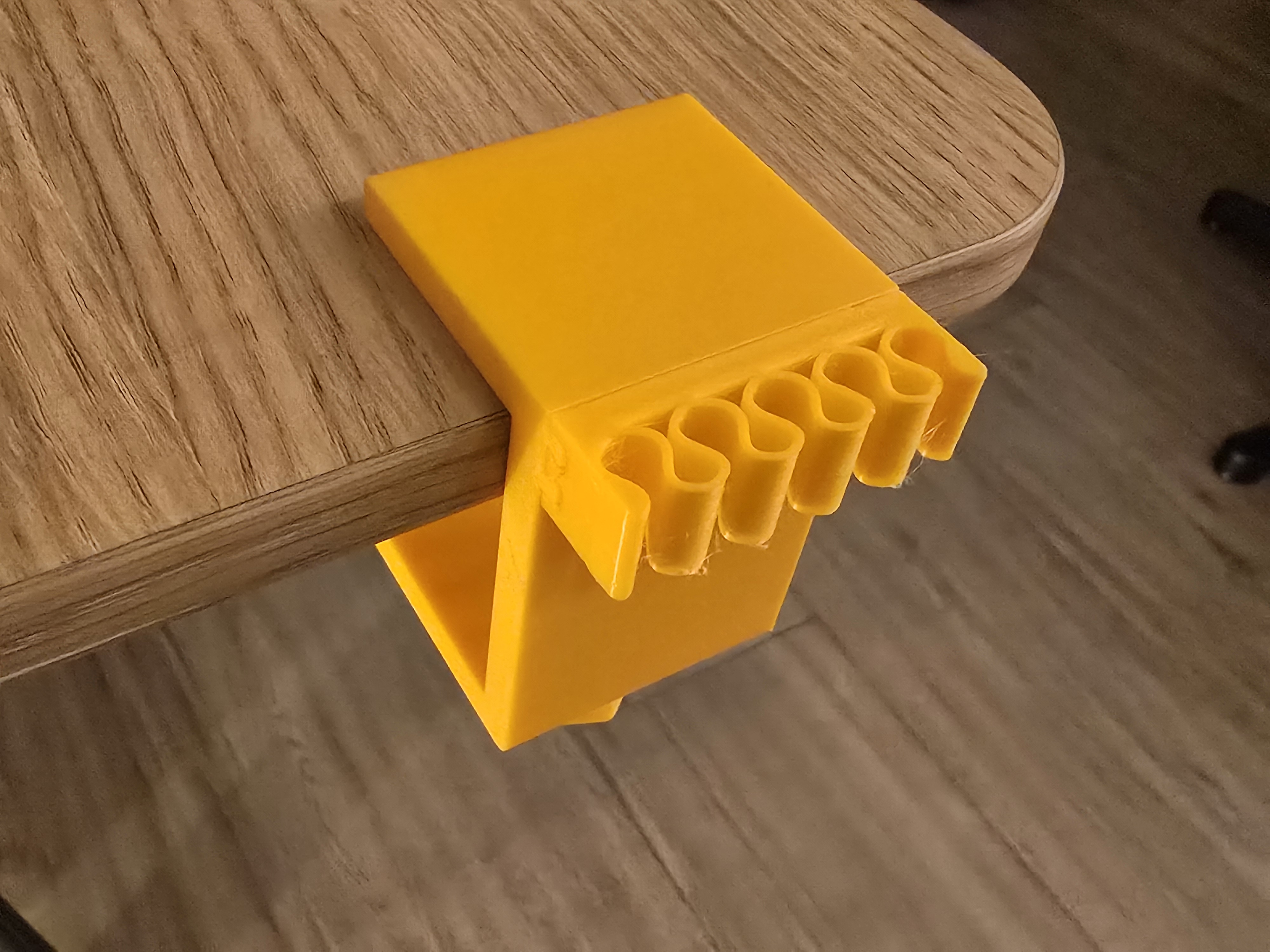 USB Kabel Organizer für den Schreibtisch