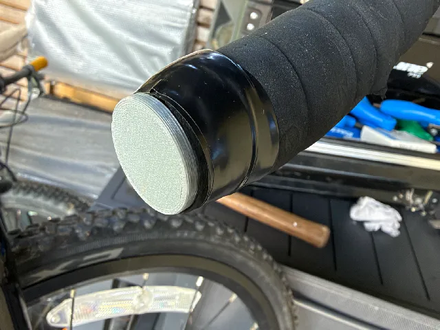 Bar end plug