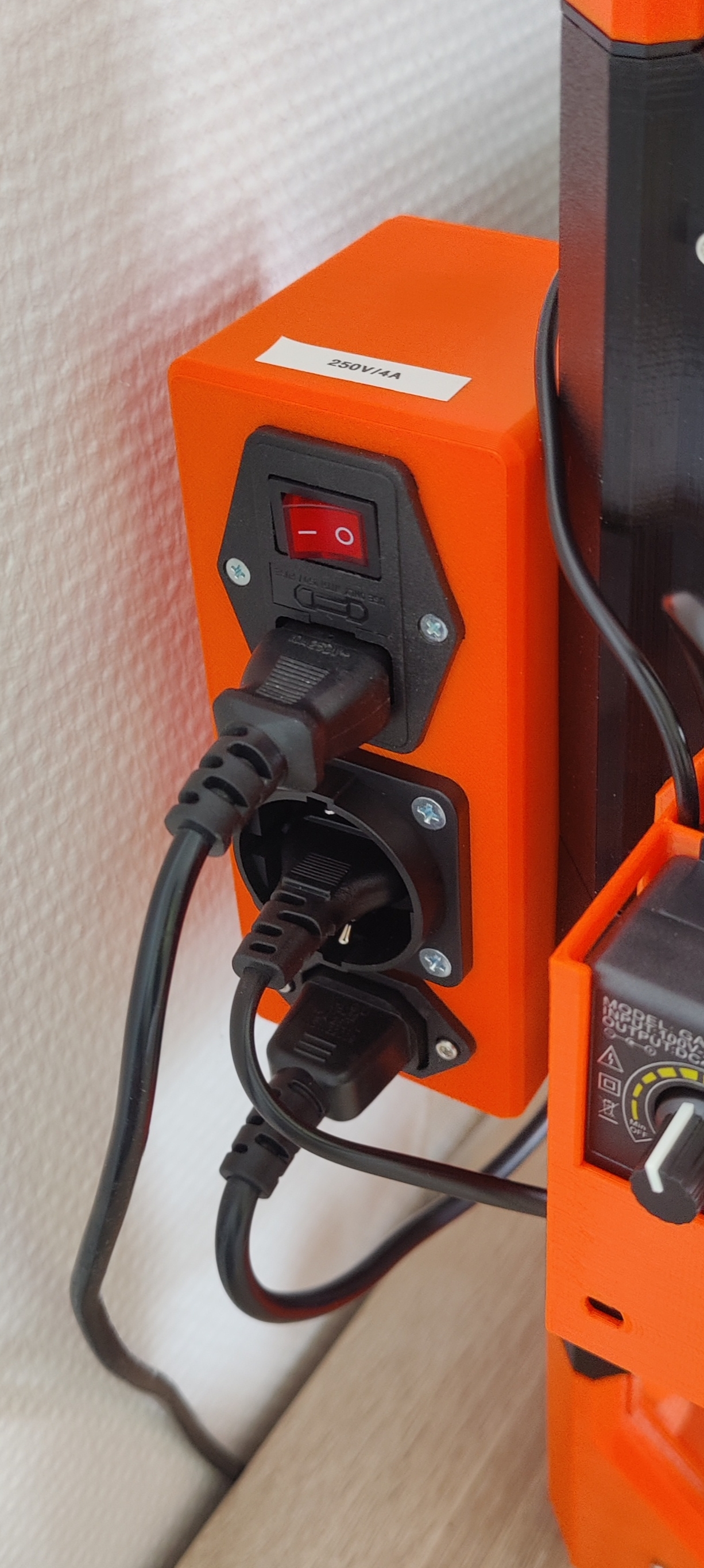 Zentrale Stromversorgung für das „PrintClosure-Project”/ Central power supply for the “PrintClosure Project”