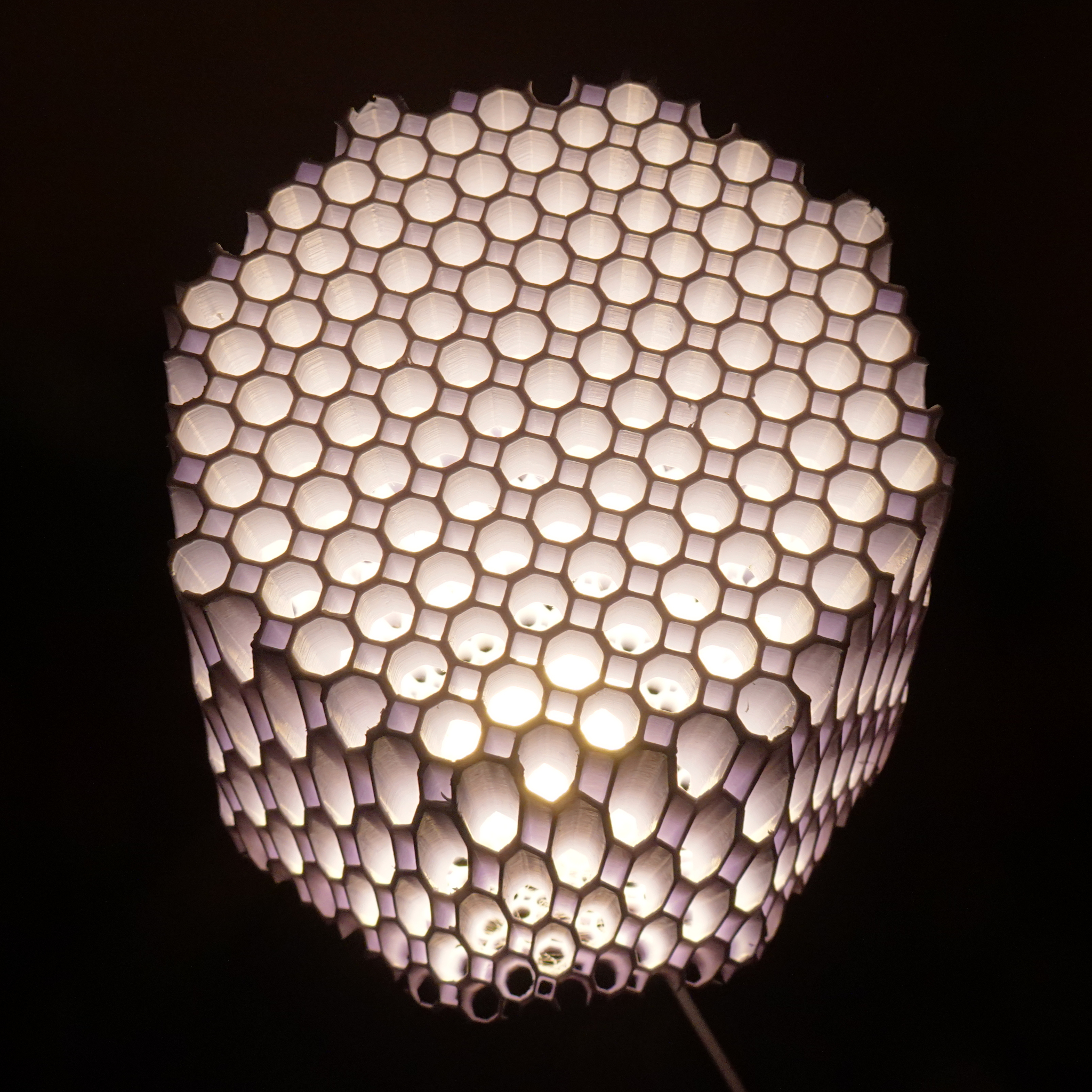 Octagonal Geometric Sci-Fi Table Lamp — miniatura 4