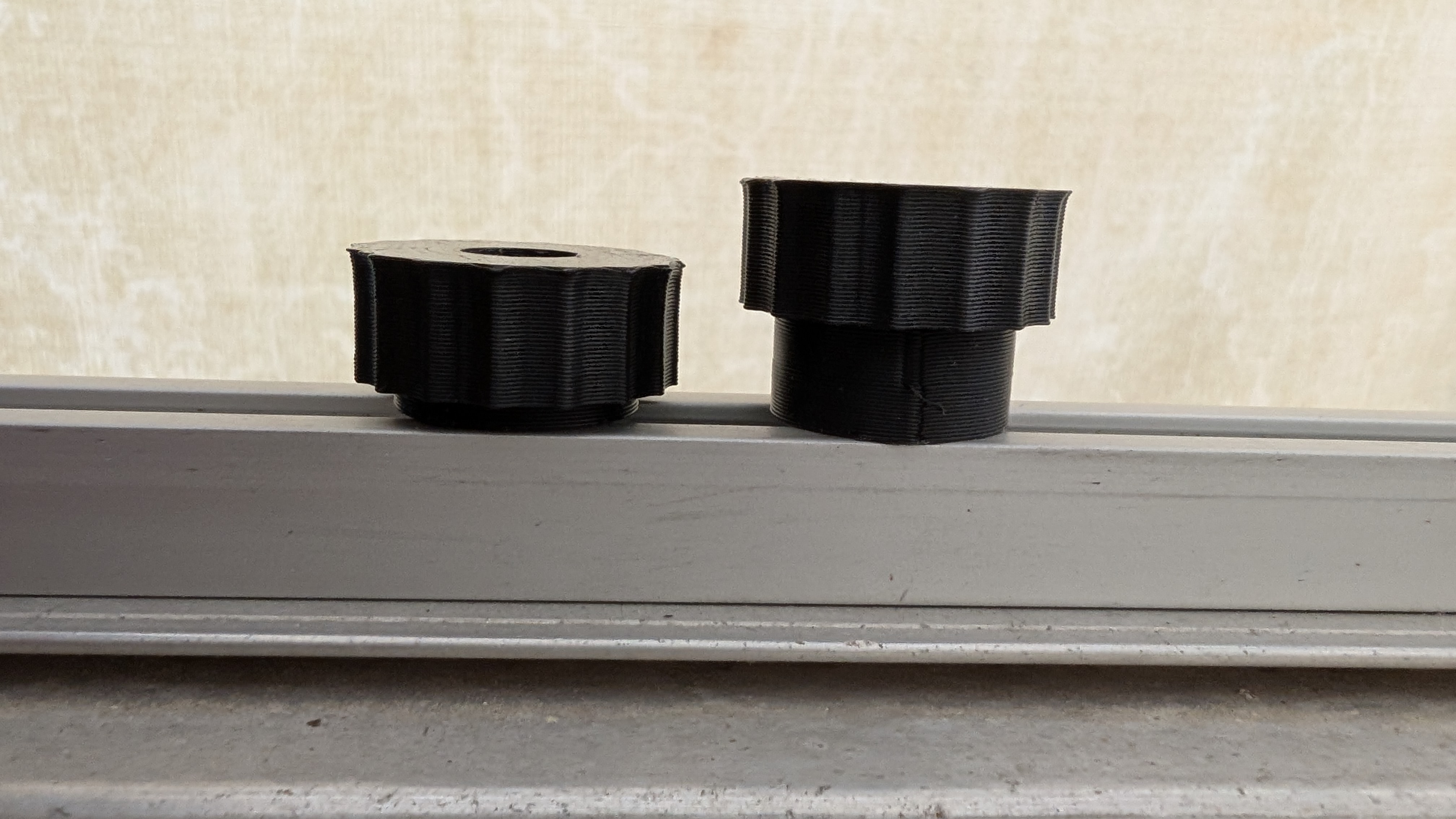 Knurled captive thin 1/4” finger nuts