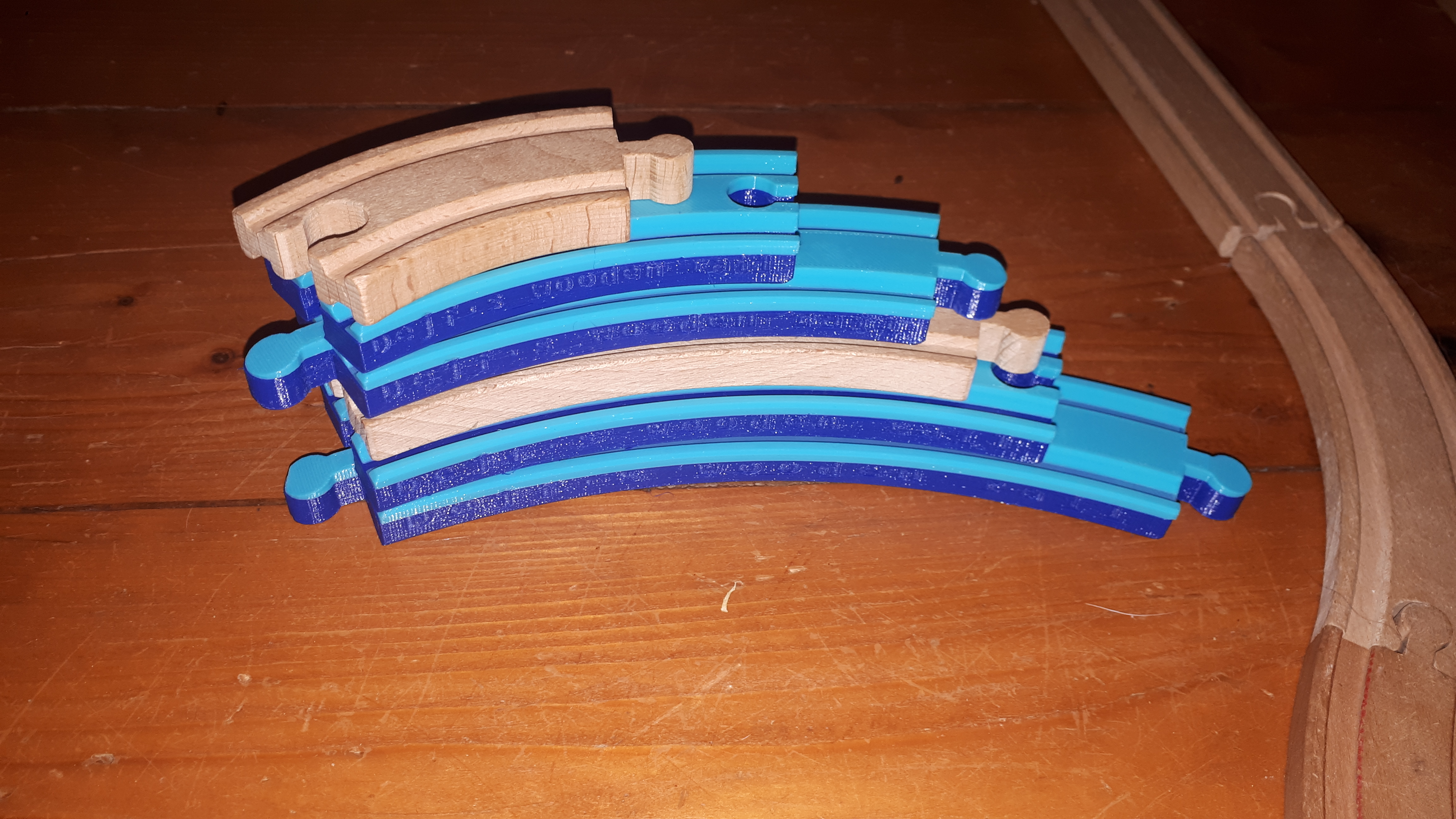 Wooden railway curves - Zatáčky pro dřevěnou vláčkodráhu