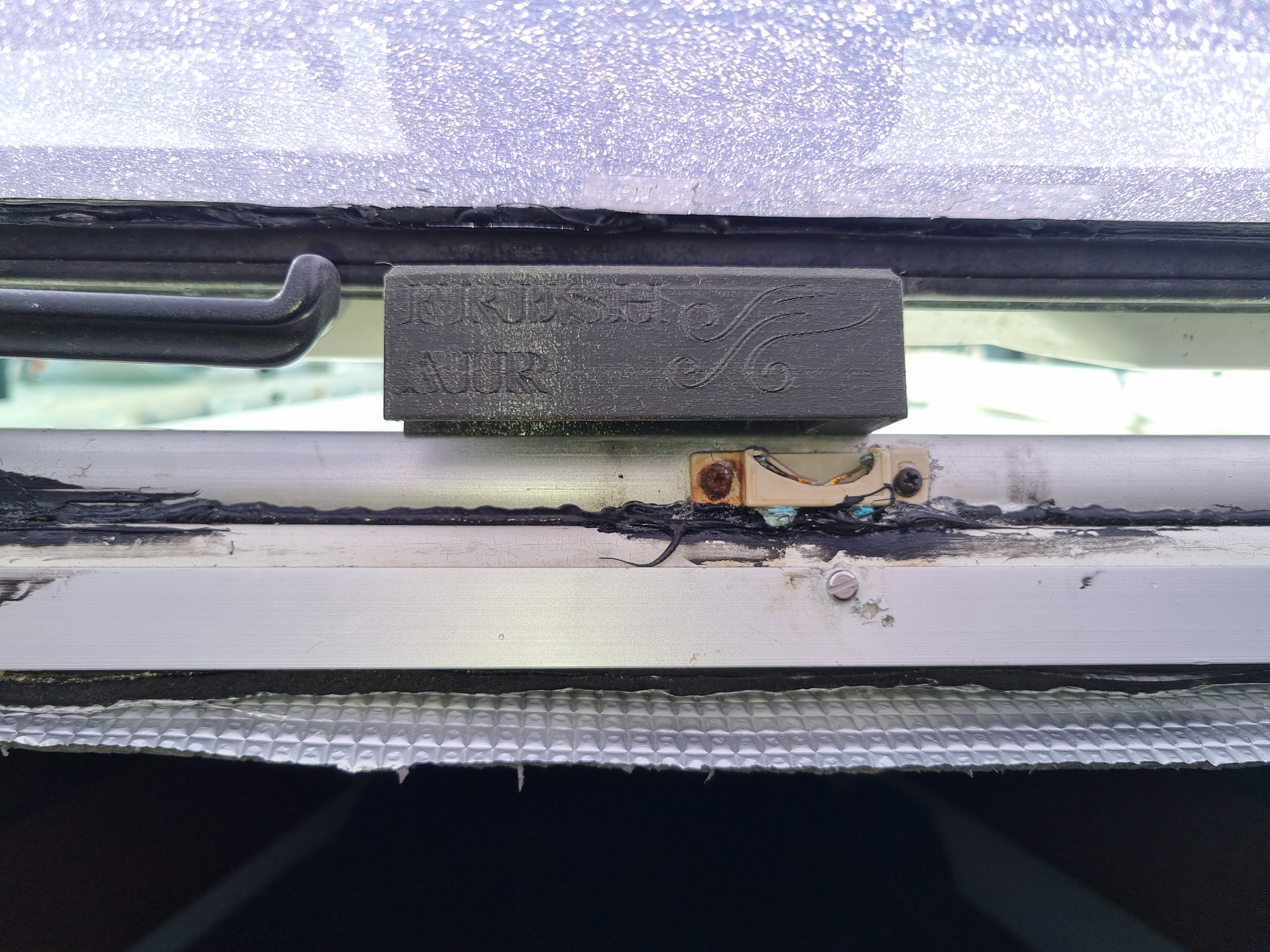 Miniatura 4 do modelo 3D Hatch Window Block with Screw