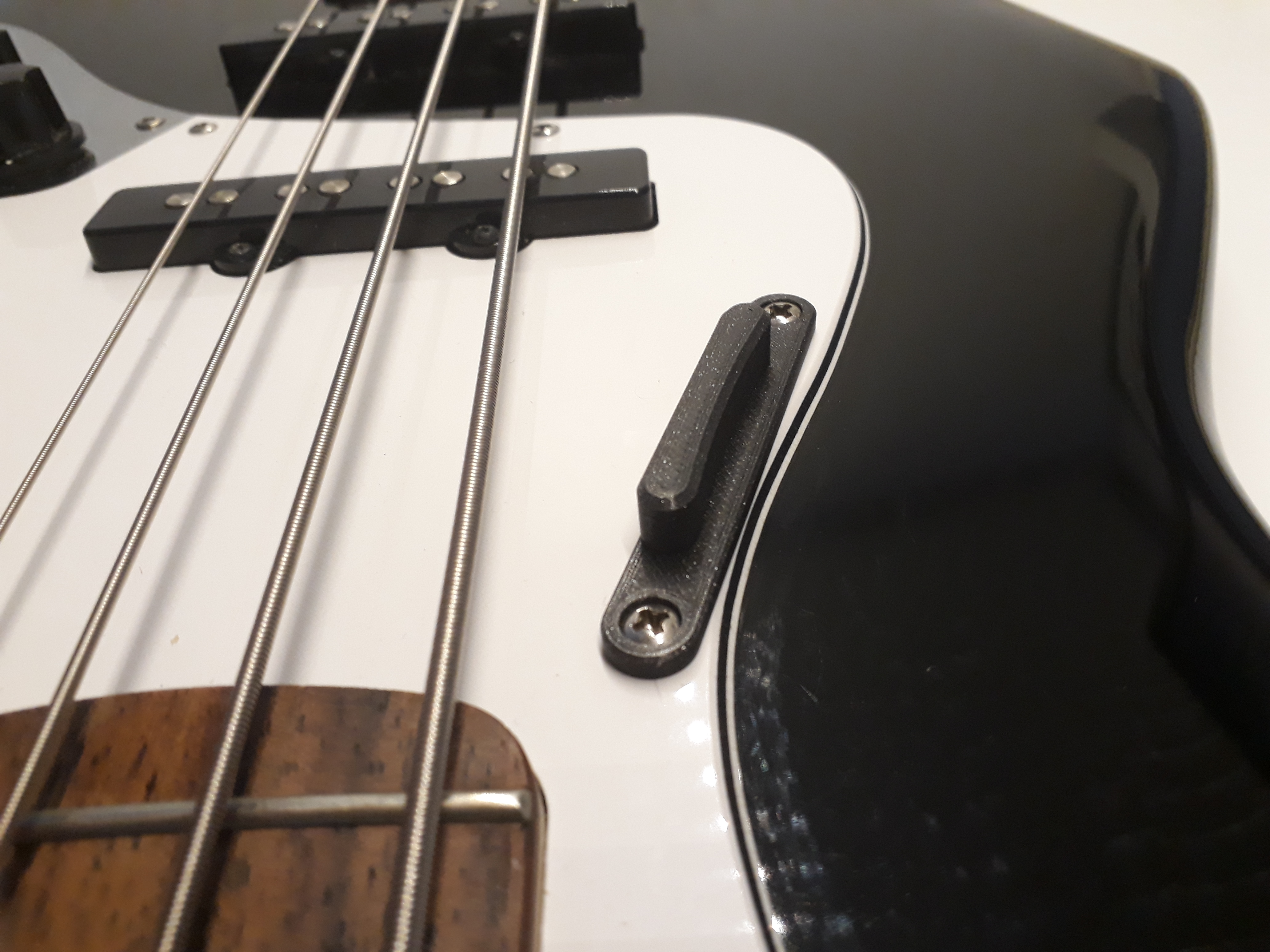 Thumb rest for Fender/Squier Jazz Bass (No Drilling Required)
