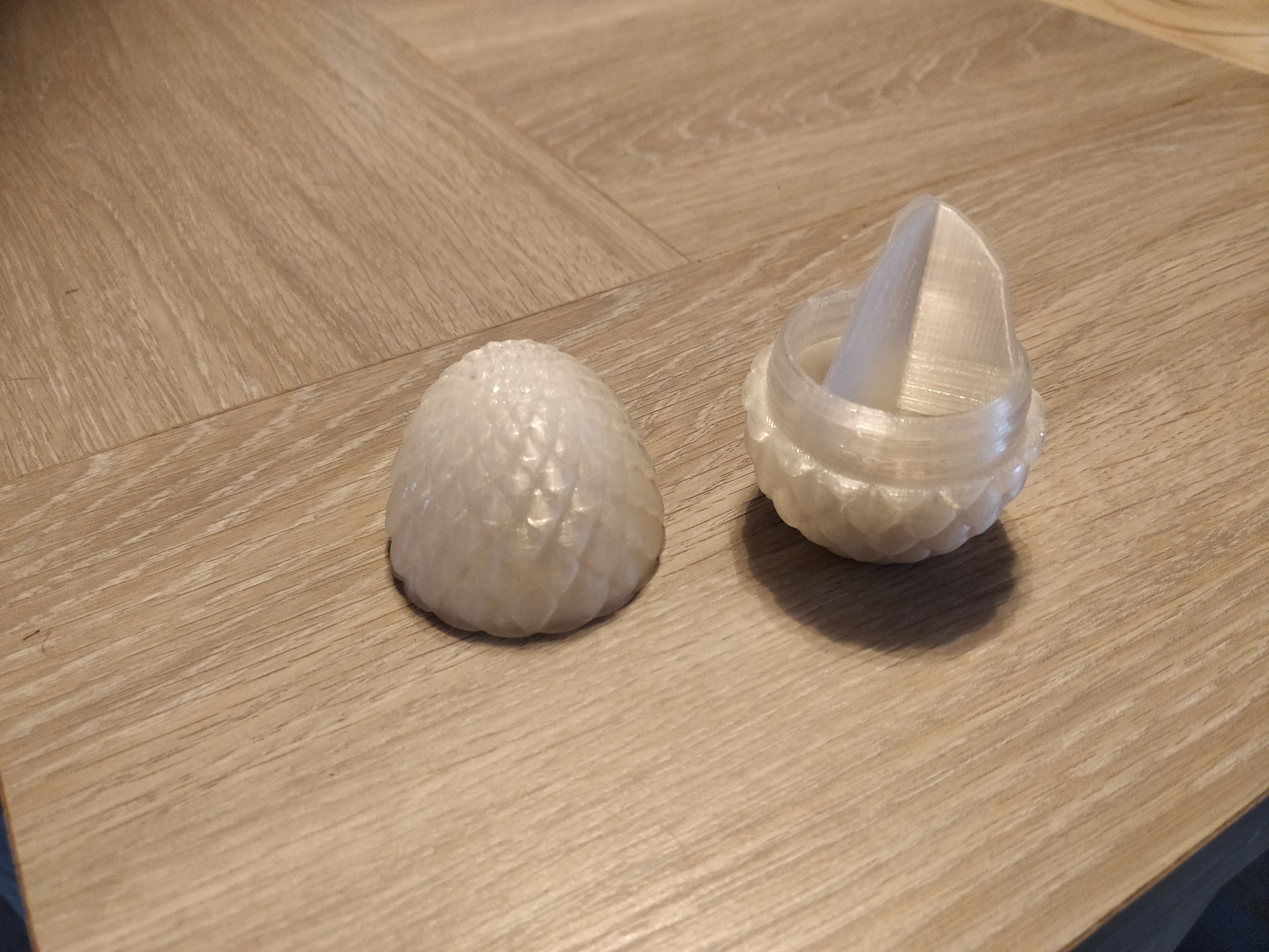 Miniatura 2 do modelo 3D Dragon egg with devider