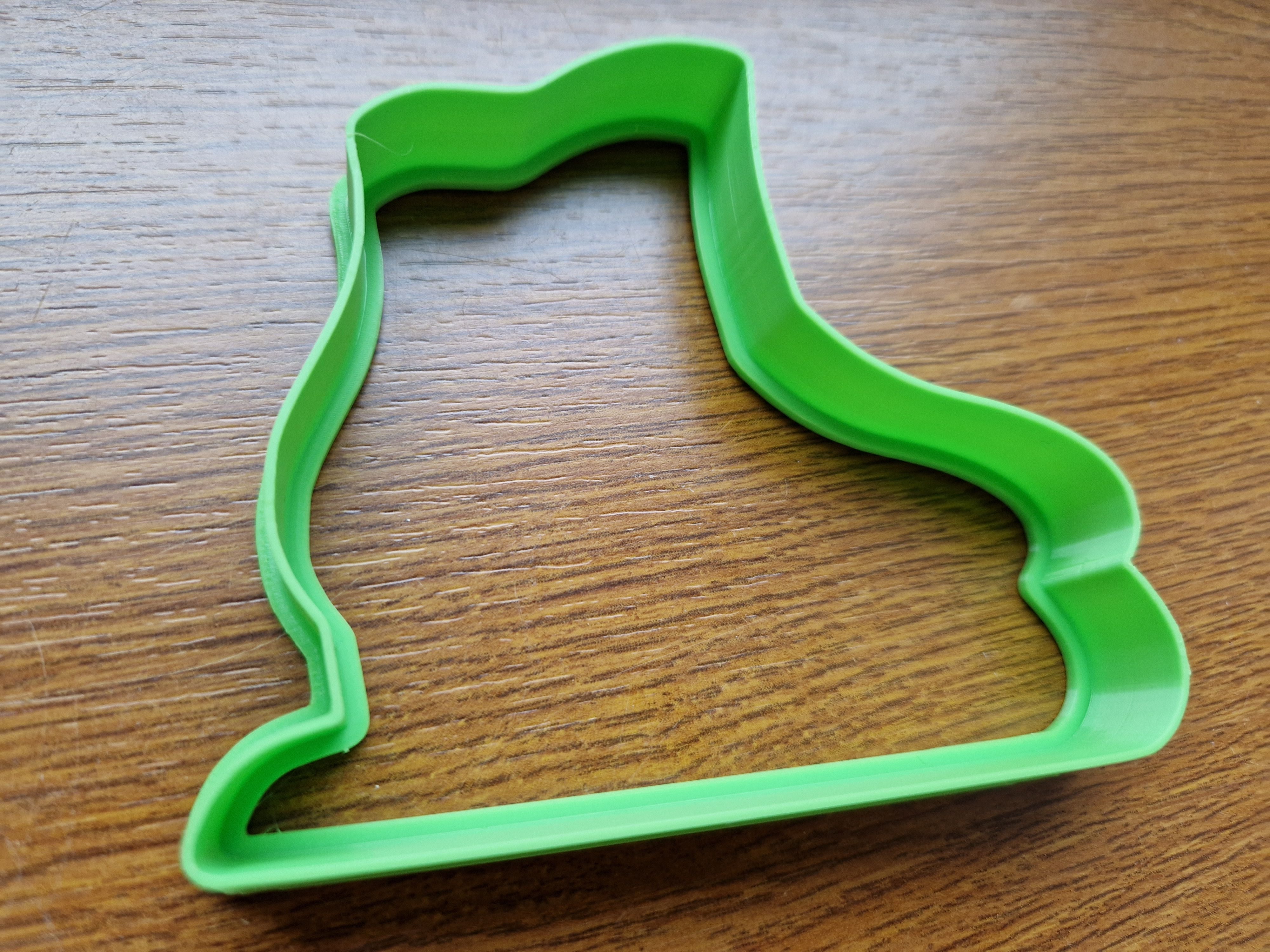 Cookie cutter in the shape of a skate
