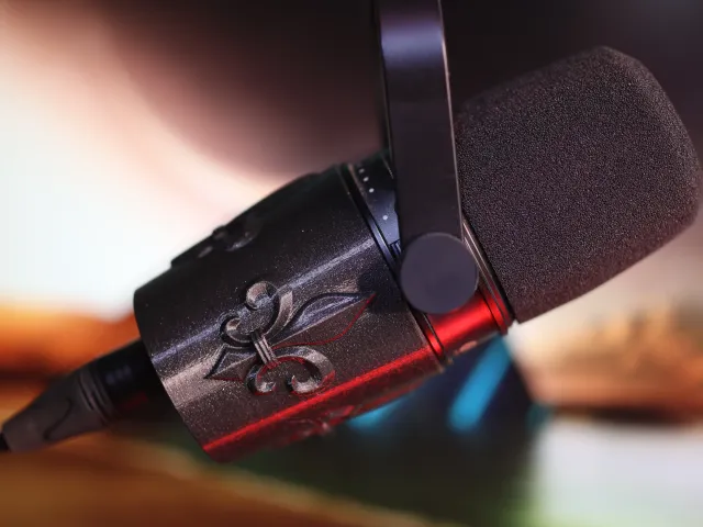 Shure MV7/MV7+ debranding covers