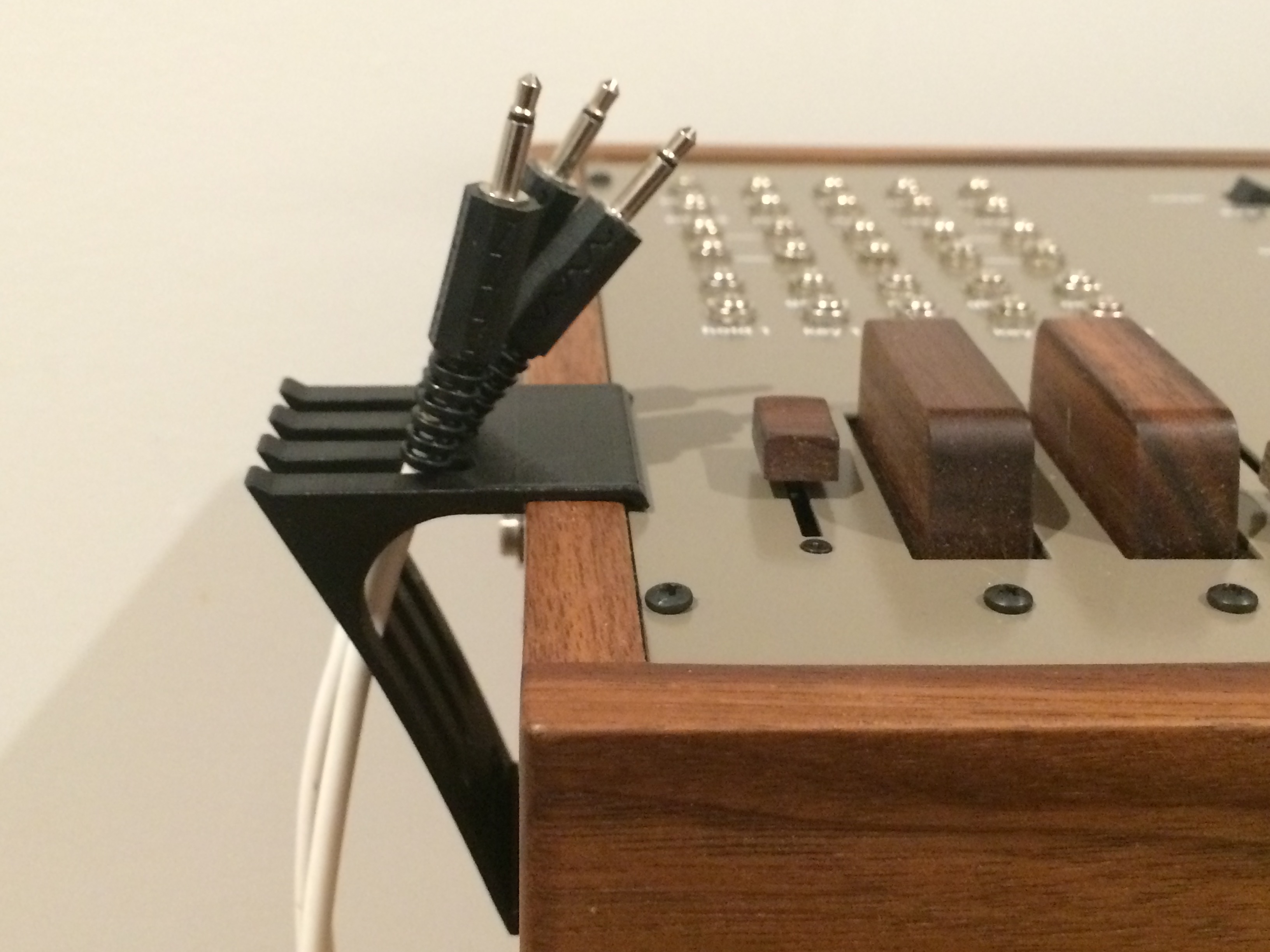 Patch Cable Holder for Therevox ET-5