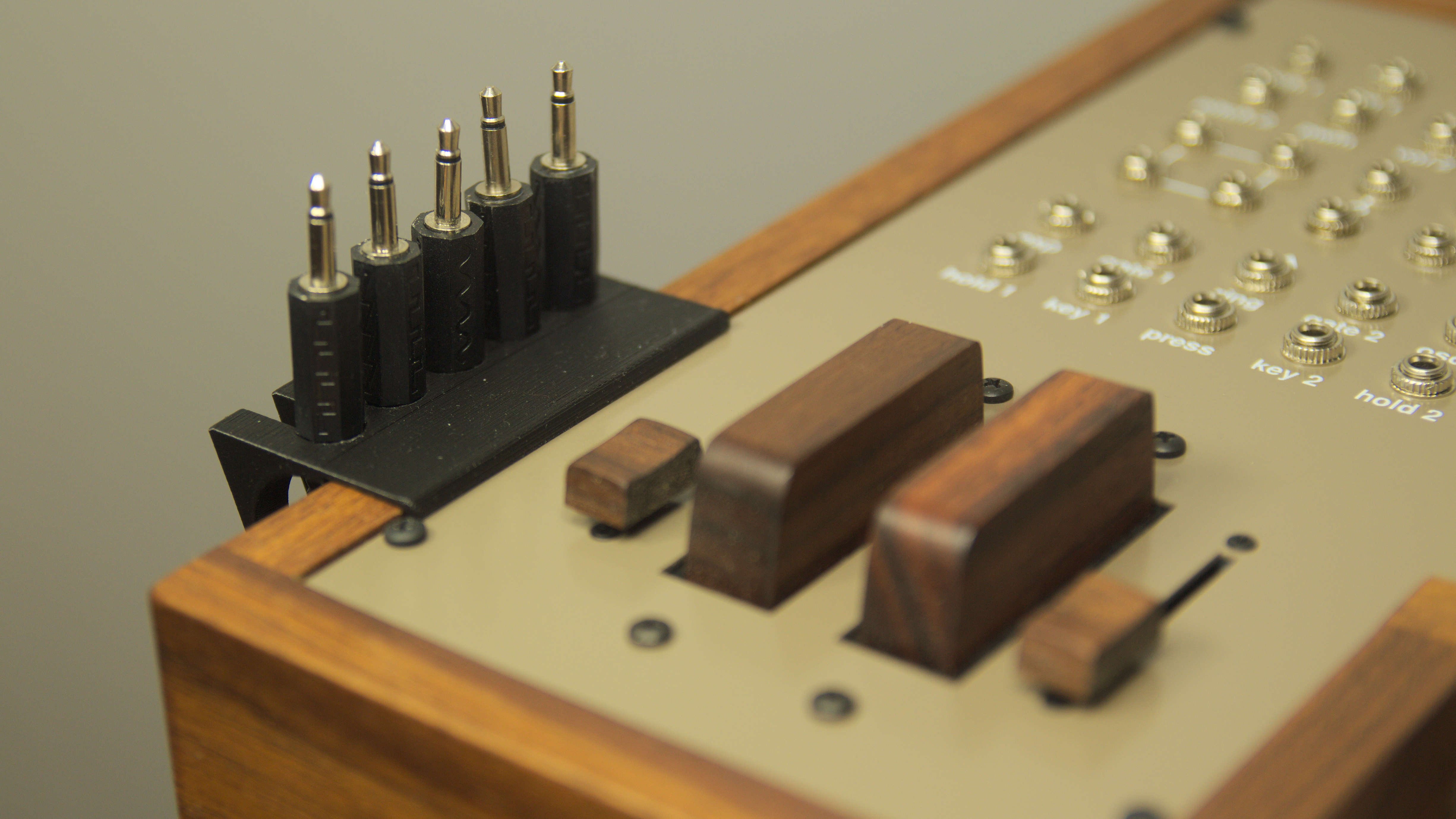 Miniatura 2 do modelo 3D Patch Cable Holder for Therevox ET-5
