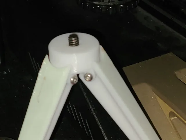 Tripod for 1/4-20 hex bolt