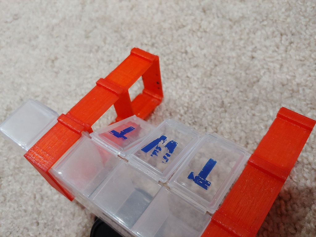 Pillbox Holder - OpenSCAD Customizer — thumbnail 2