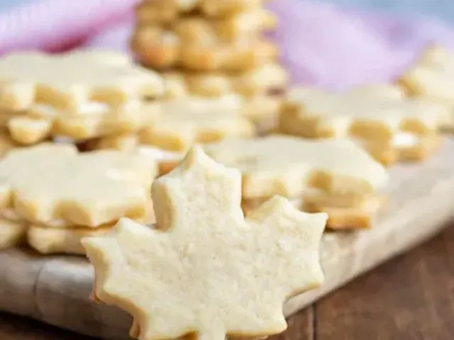 Maple leaf cookie cutter