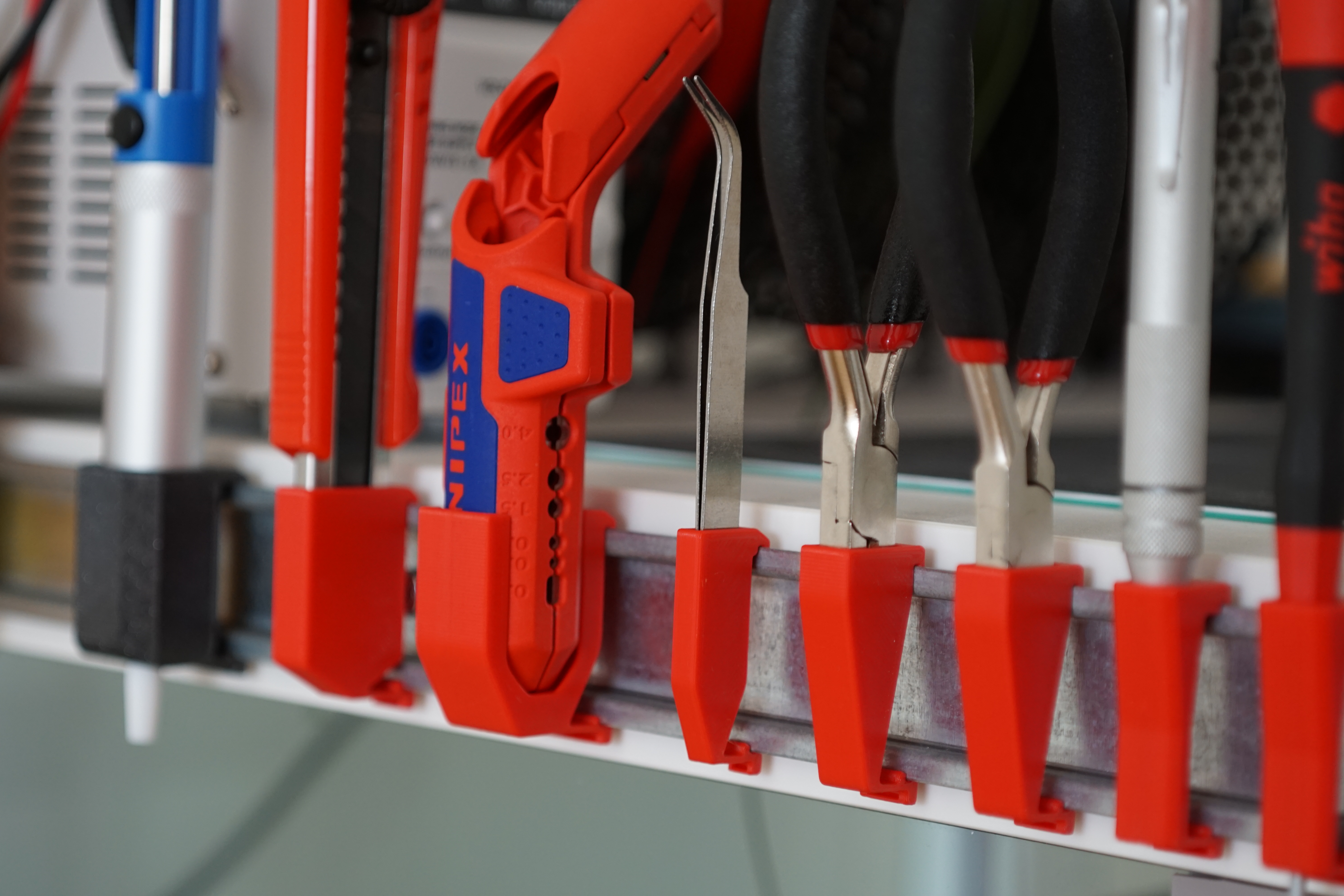 DIN Rail Tweezers Holder
