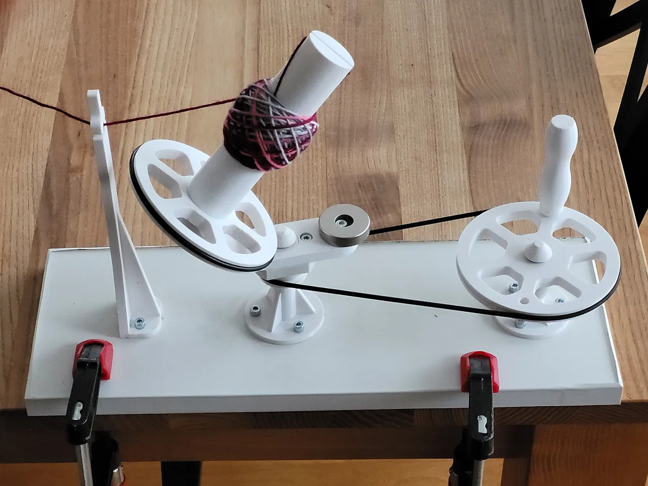 How to Use a Yarn Ball Winder to Make Yarn Cakes