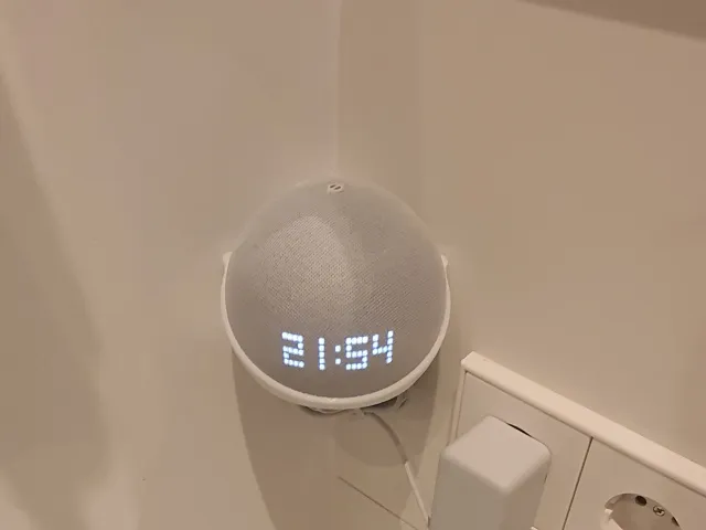 Echo Dot 4 & 5 mount for corner of wall, no drilling