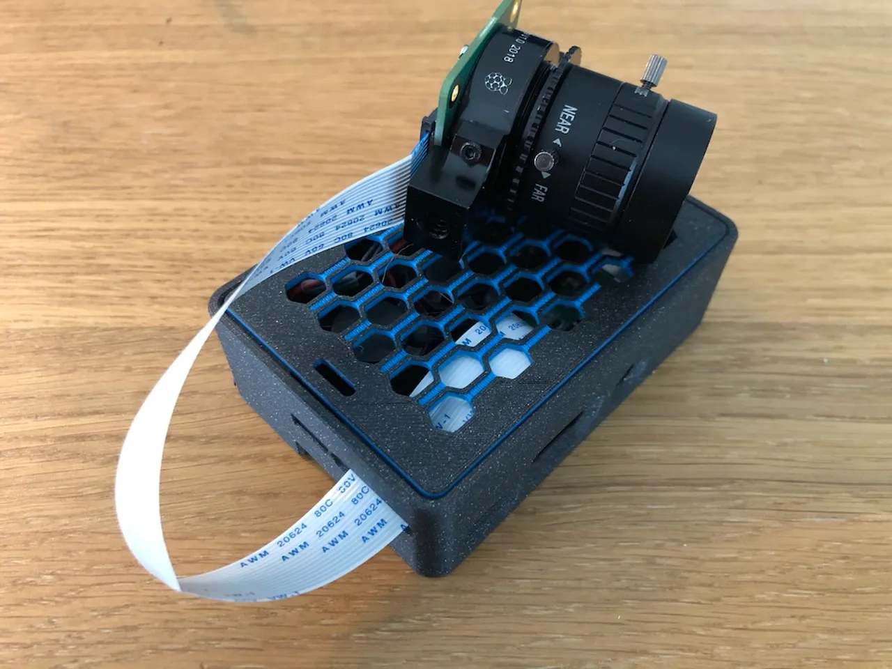 Raspberry Pi 3/4 B+ Case with slot for camera cable by Olivier 