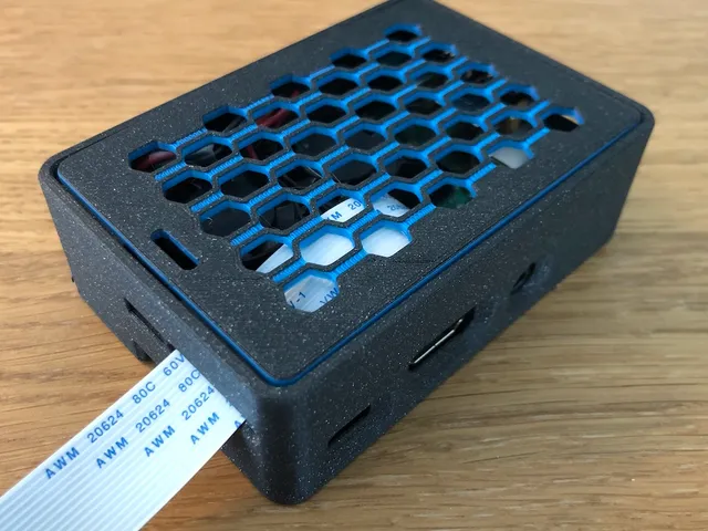 Raspberry Pi 3/4 B+ Case with slot for camera cable