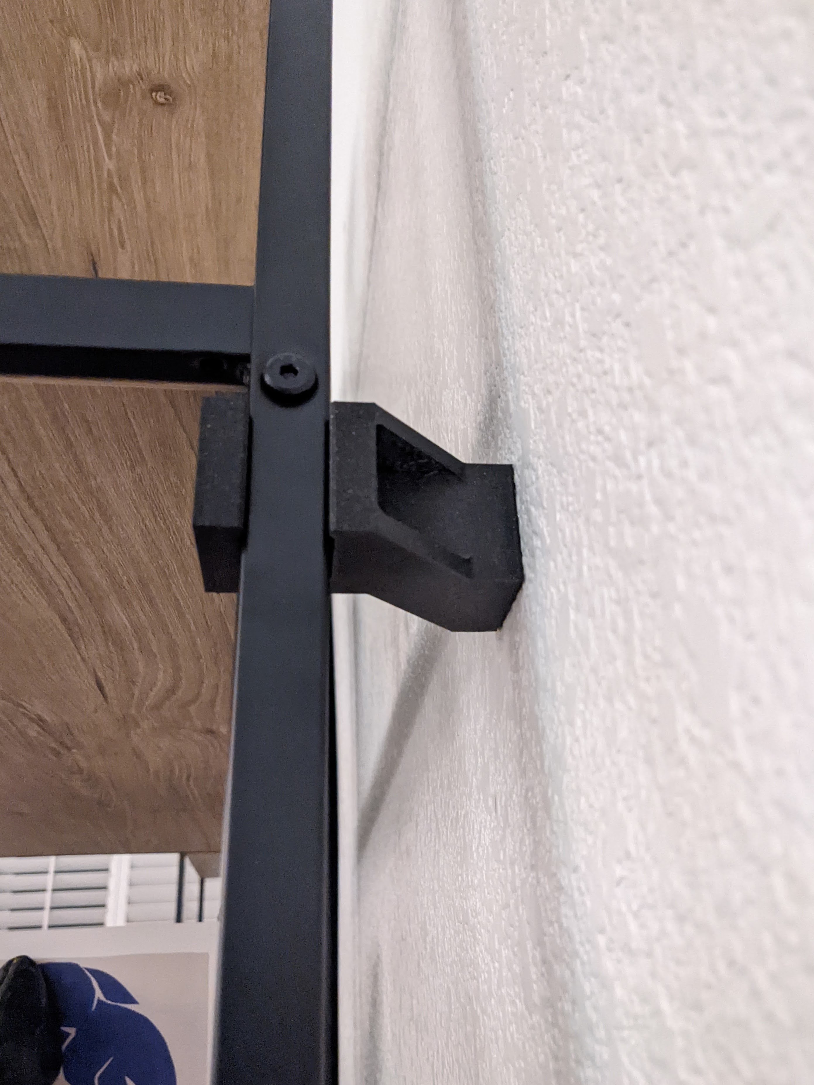 Stabilizer Clamp for Ladder-Style Shelves