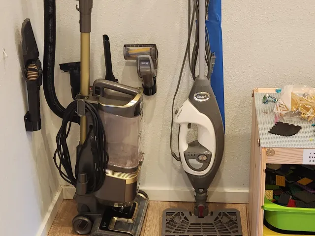 Wall mount Vacuum Attachment Holder