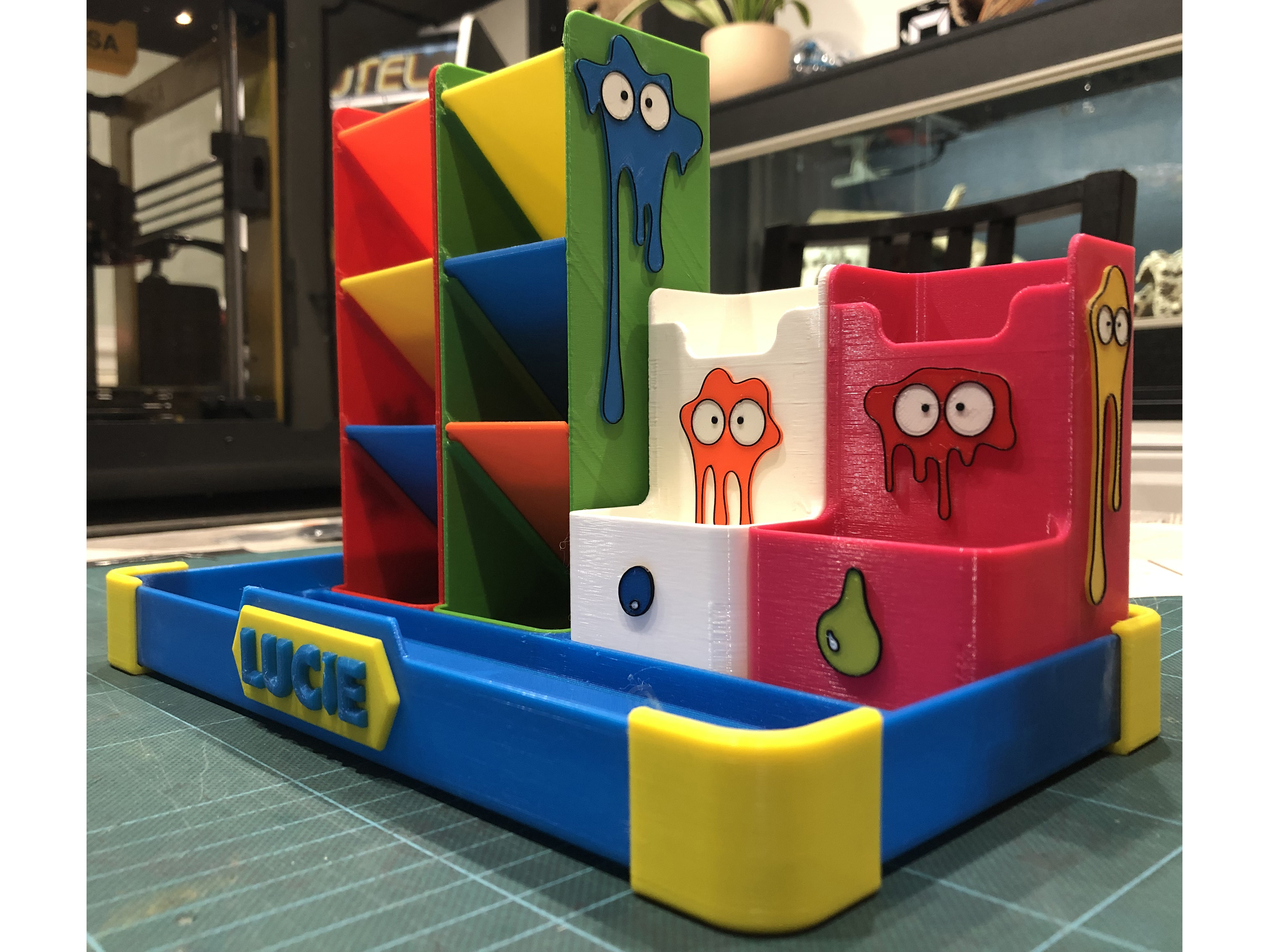 Desktop organizer
