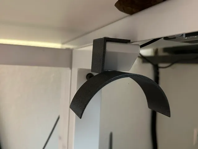 Headphone holder table