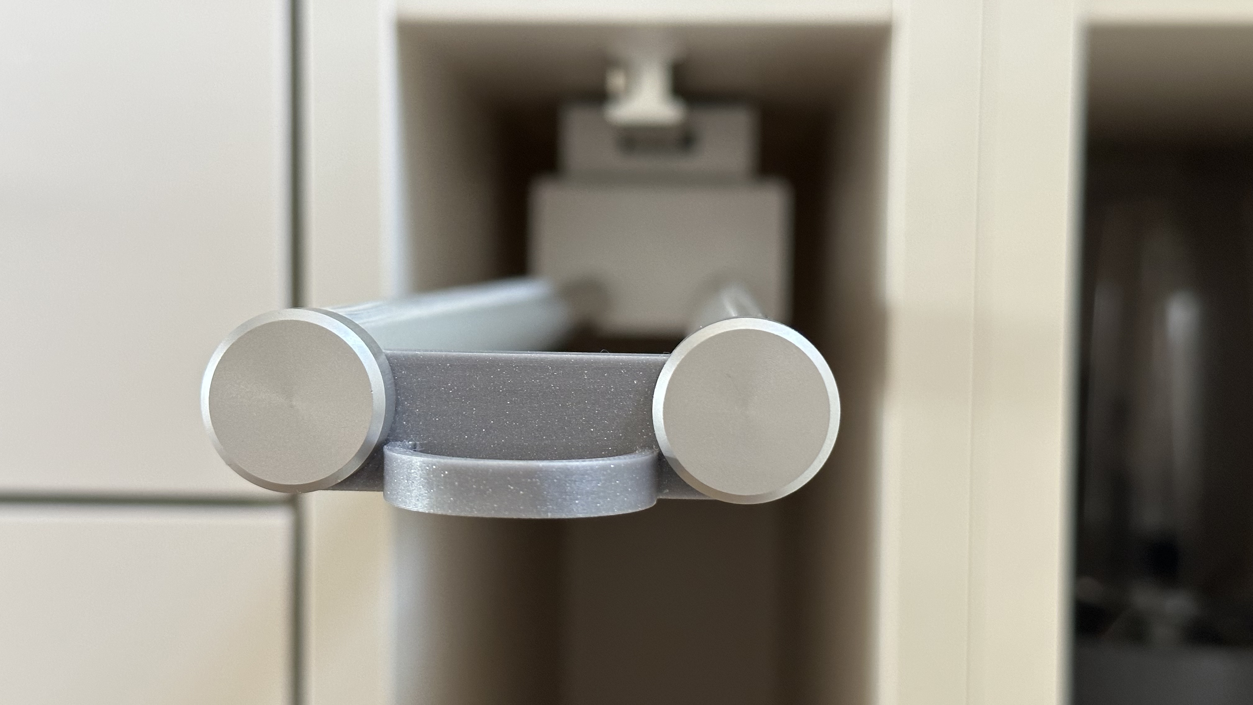 Little knob to pull towels