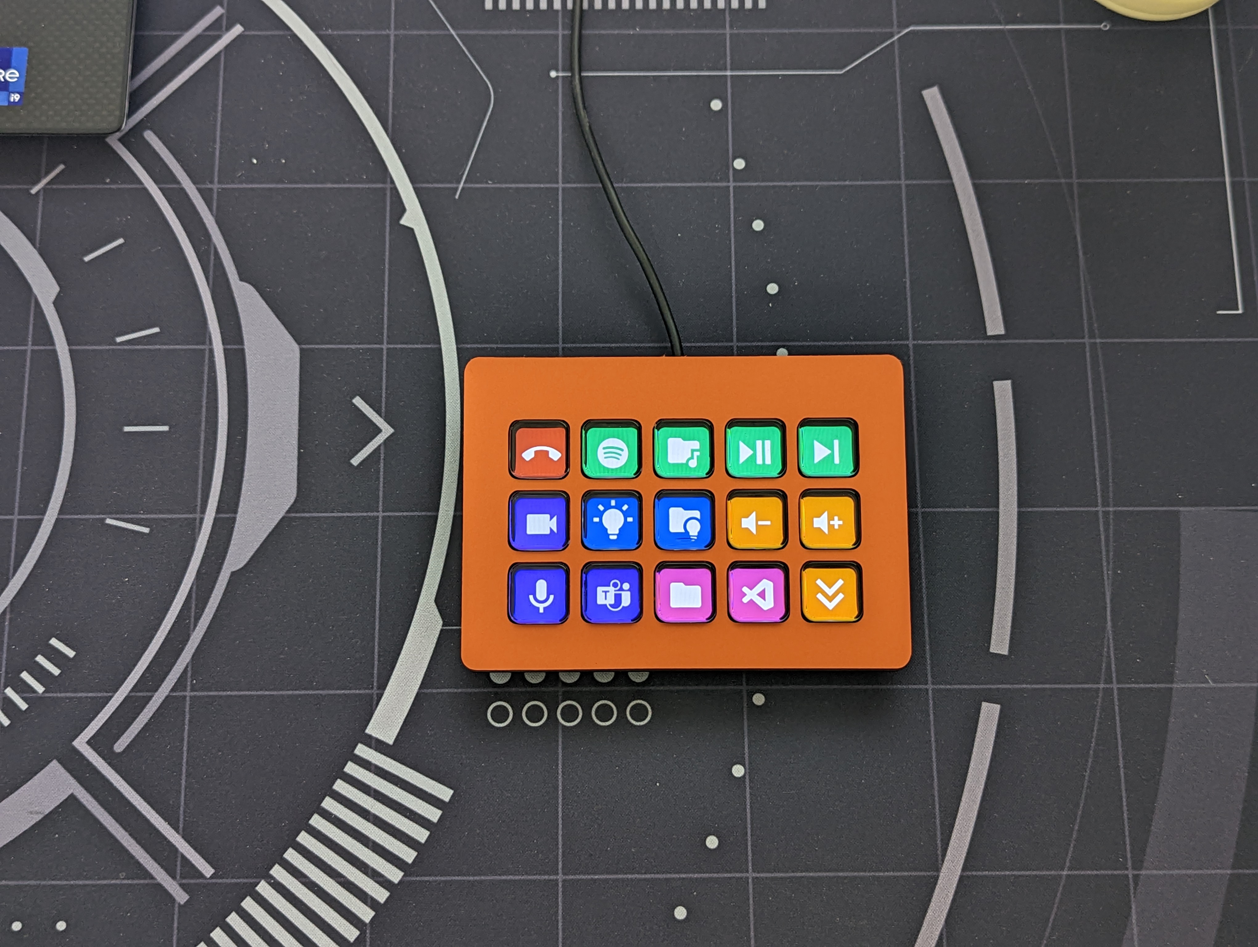 Miniatura 4 do modelo 3D Stream Deck MK.1 Faceplate