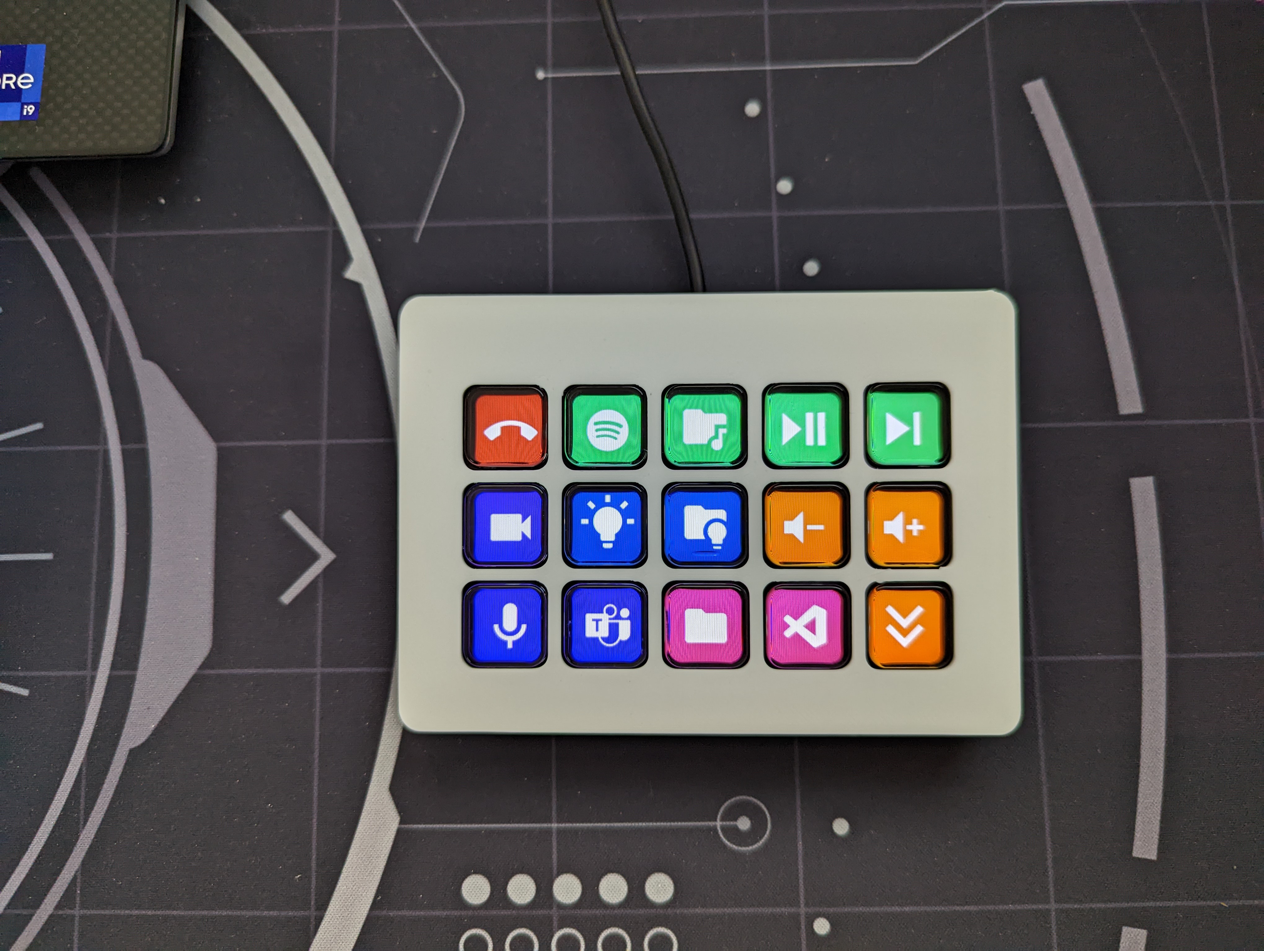 Miniatura 5 do modelo 3D Stream Deck MK.1 Faceplate