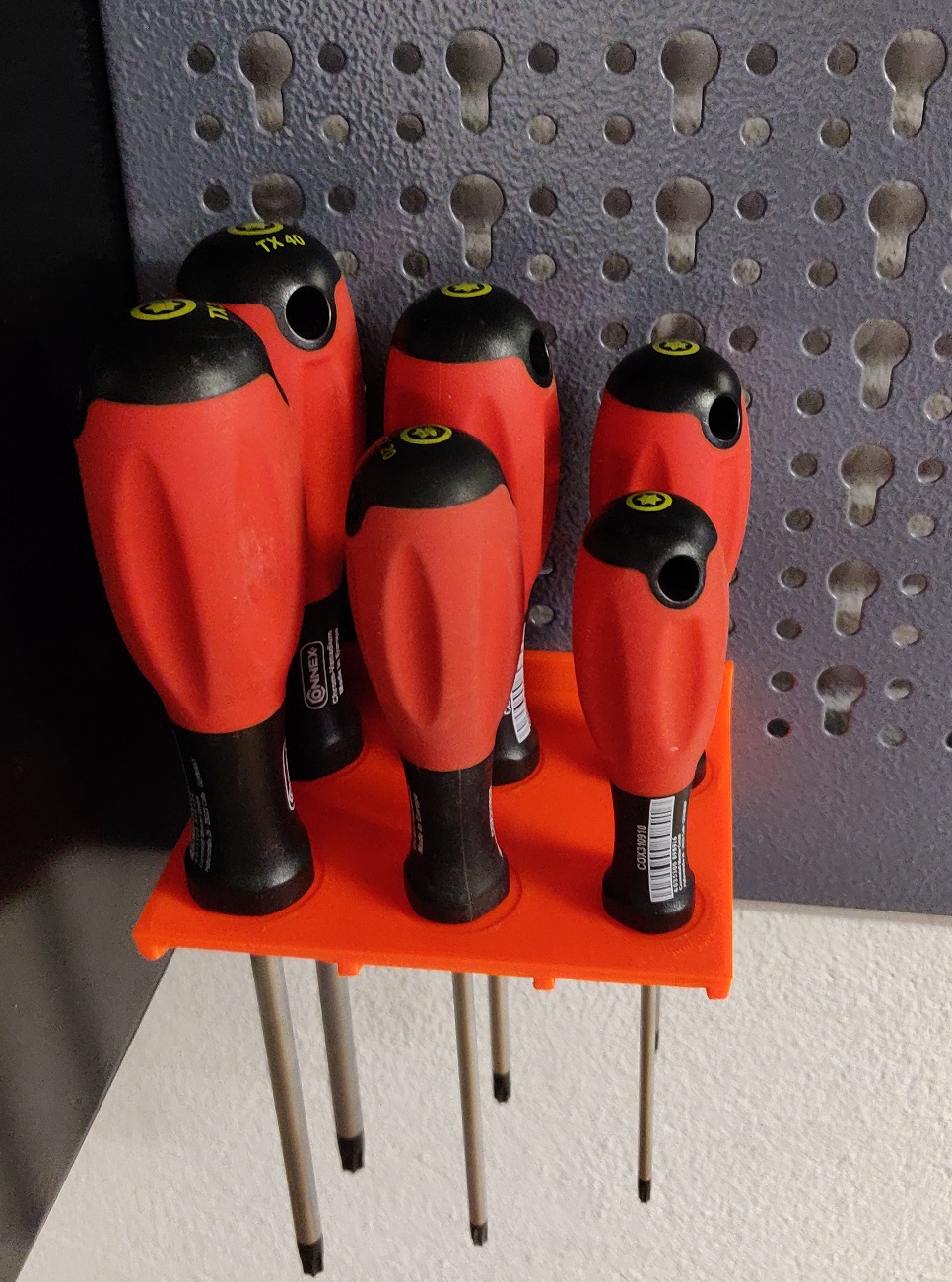 Miniatura 2 do modelo 3D Küpper Workbench screw driver holder