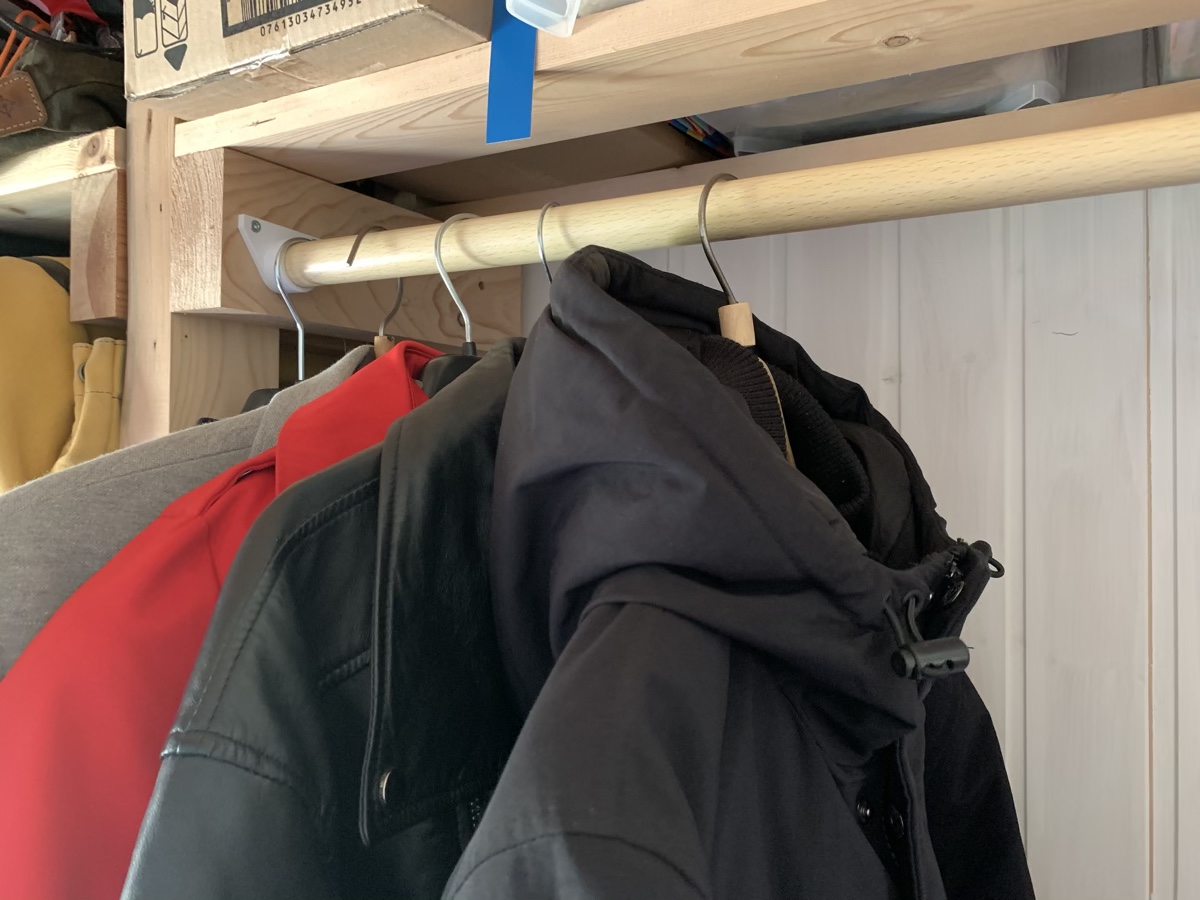 Wardrobe/Closet bar holder by tammets Download free STL model