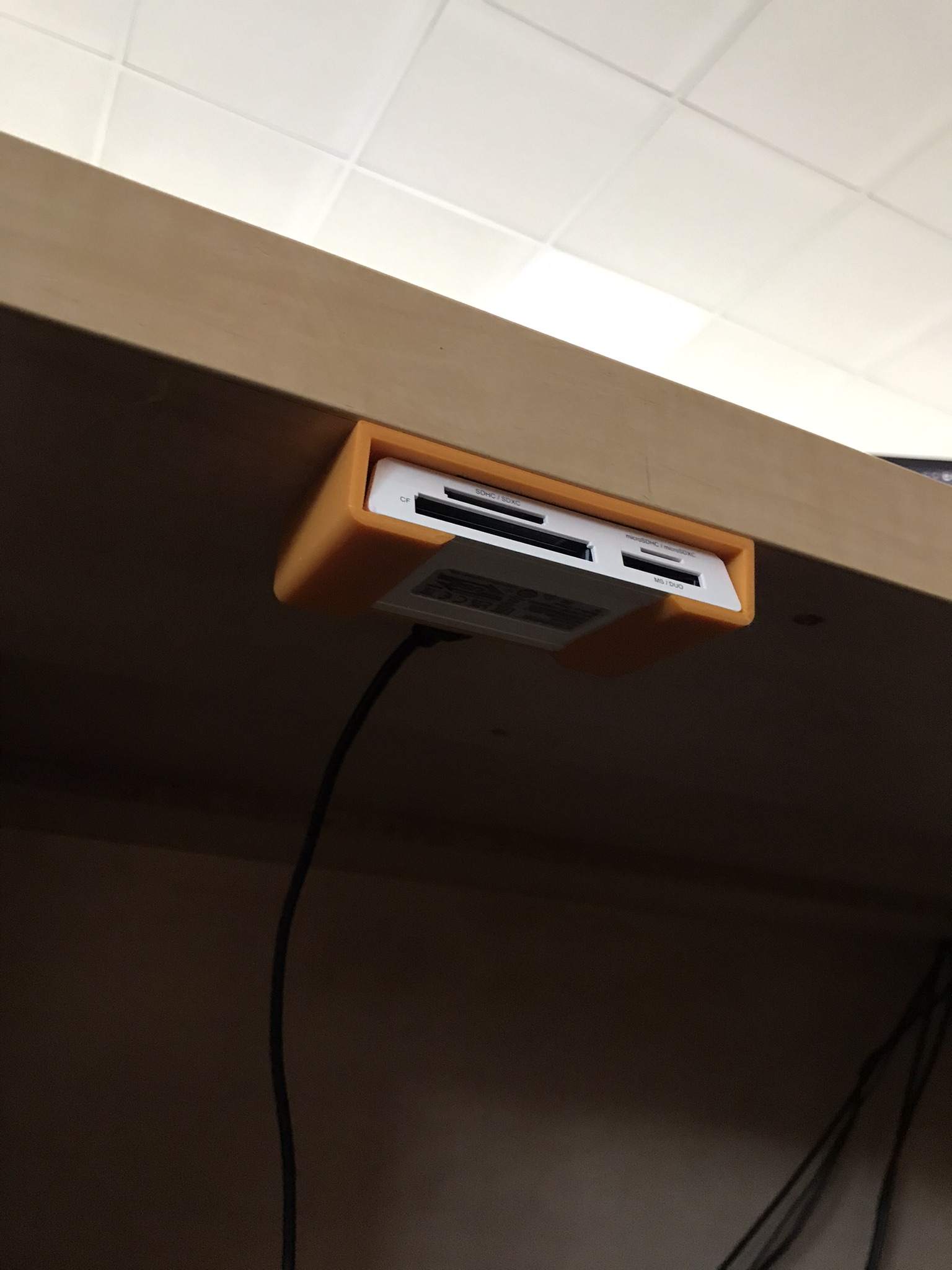 Kingston FCR-HS4 Card reader holder under desk