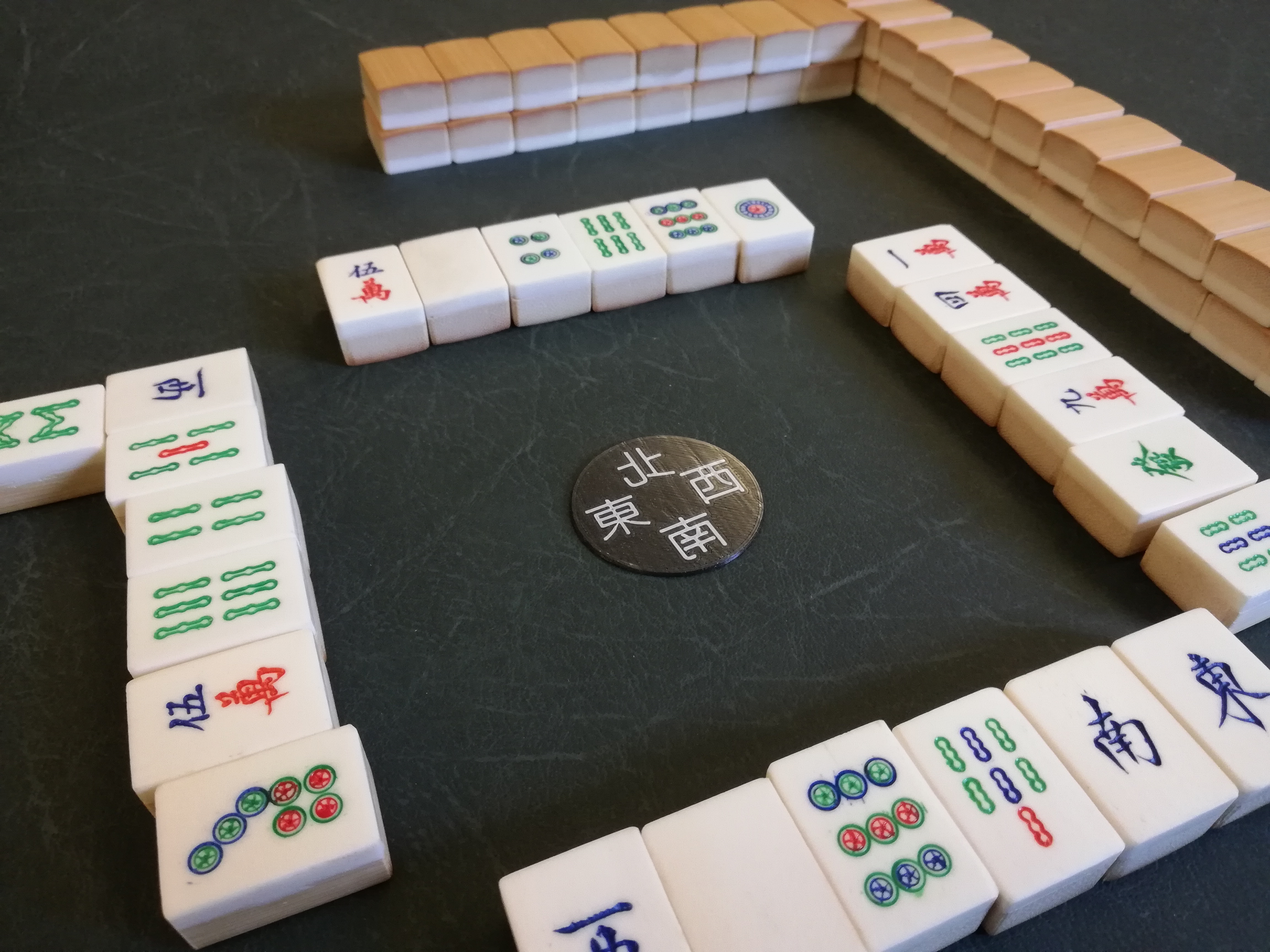 Mahjong wind direction indicator disc