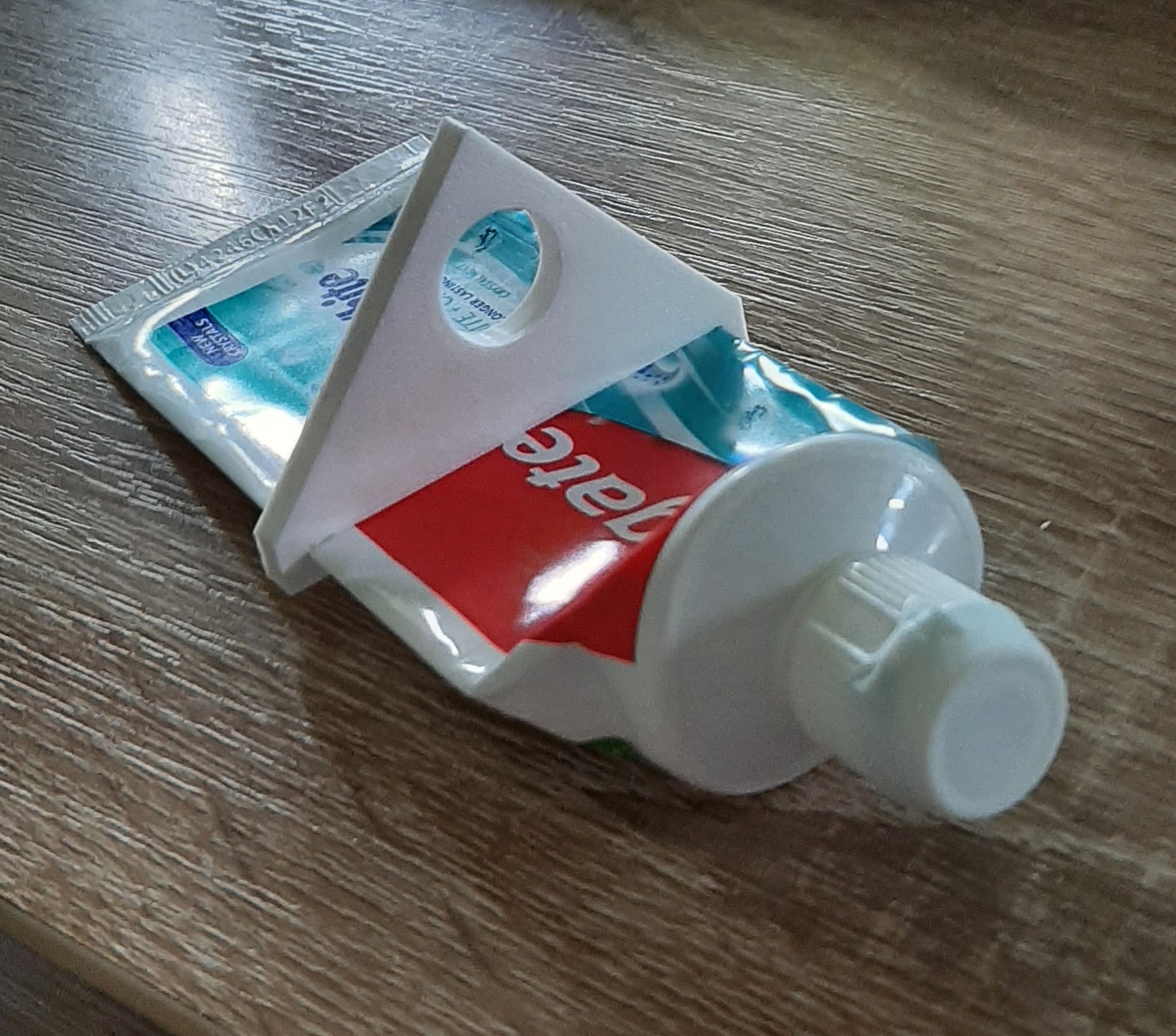 Toothpaste squeezer