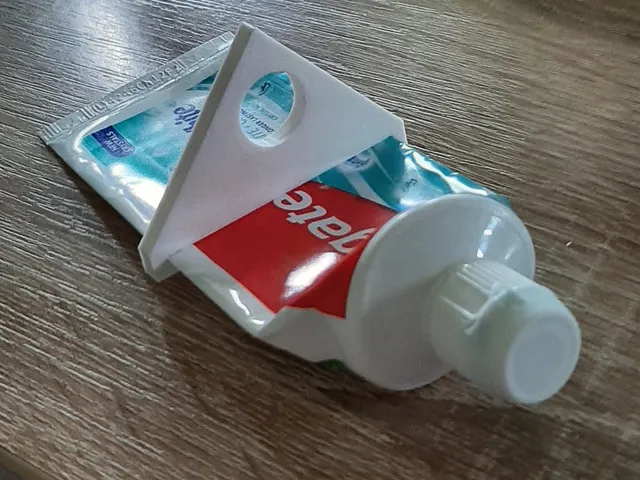 Toothpaste squeezer