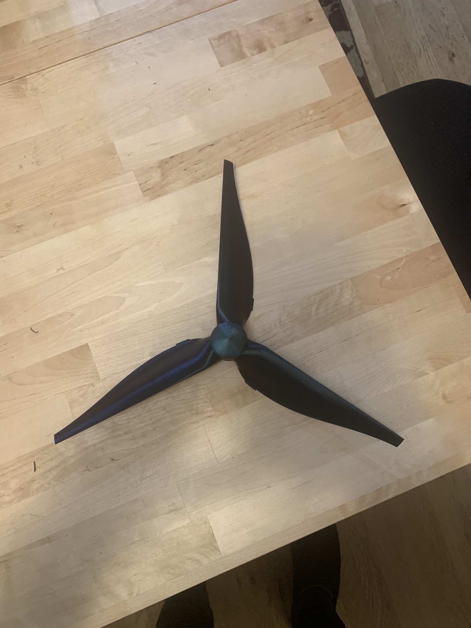 Whirly bird wind turbine head