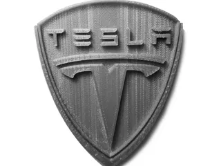 Tesla Logo od autora Lynnwood Maker Space