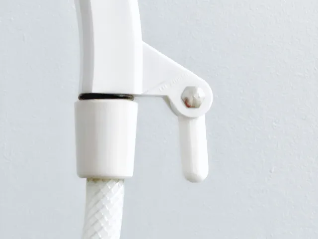 Showerhead stake