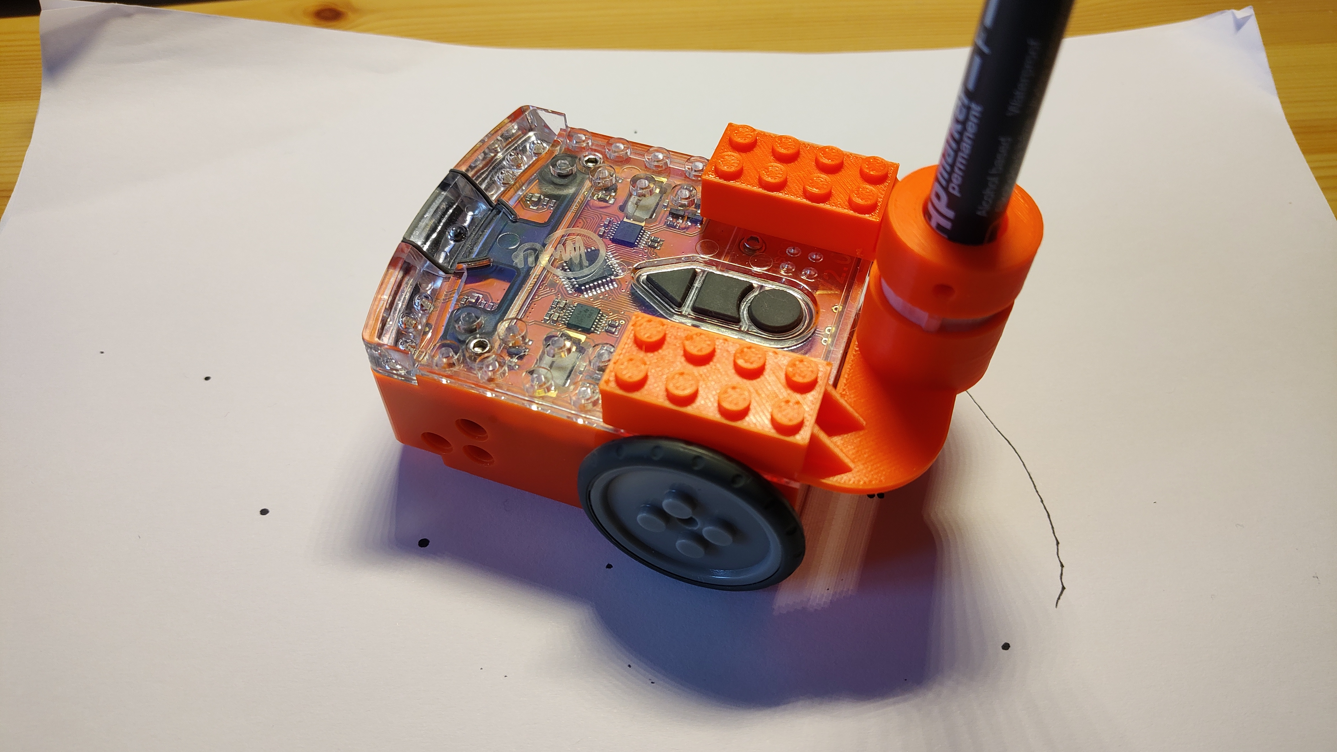 Robot Edison - pen holder