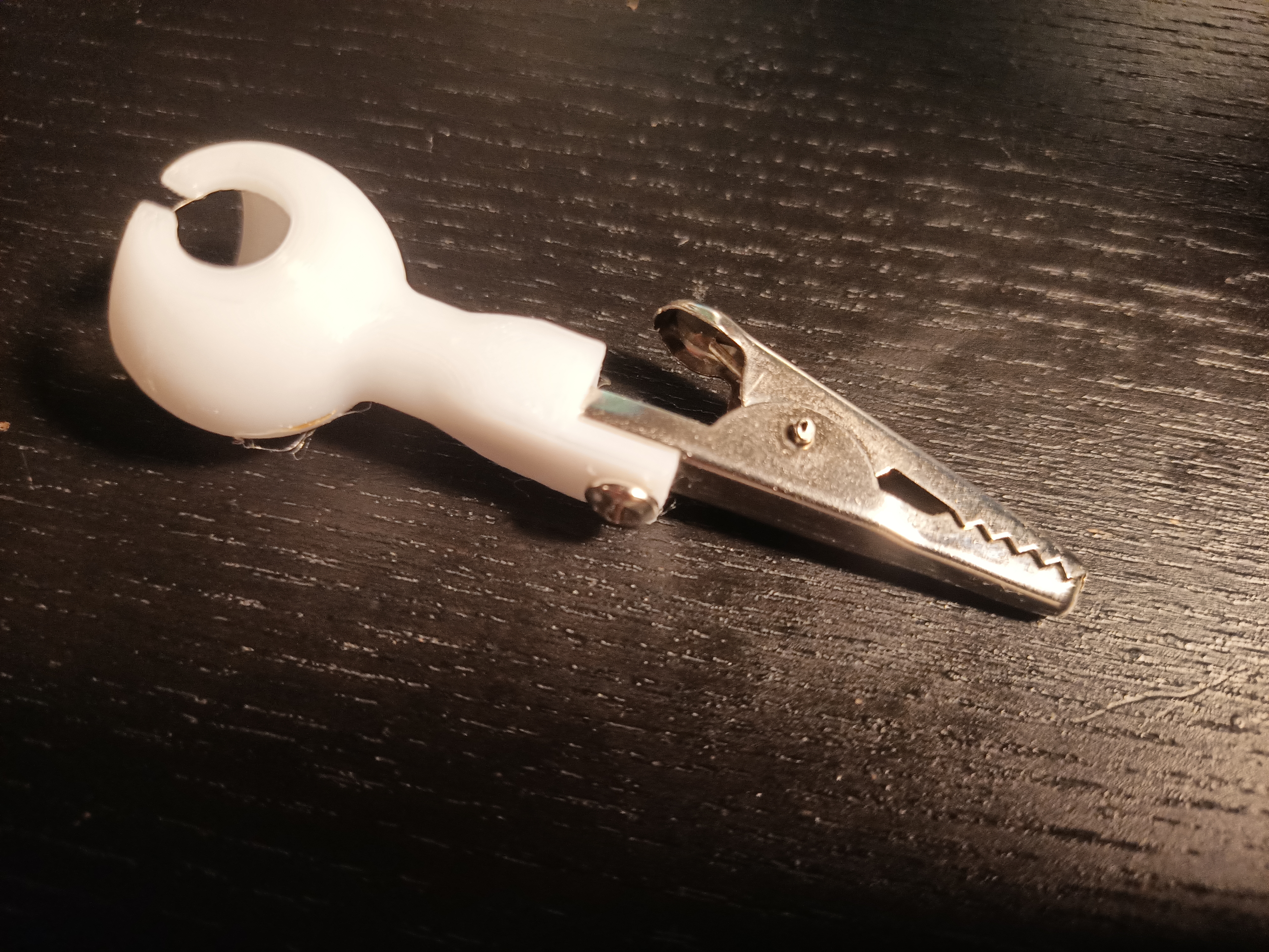 alligator clip receptacle, 4.5mm with screew.