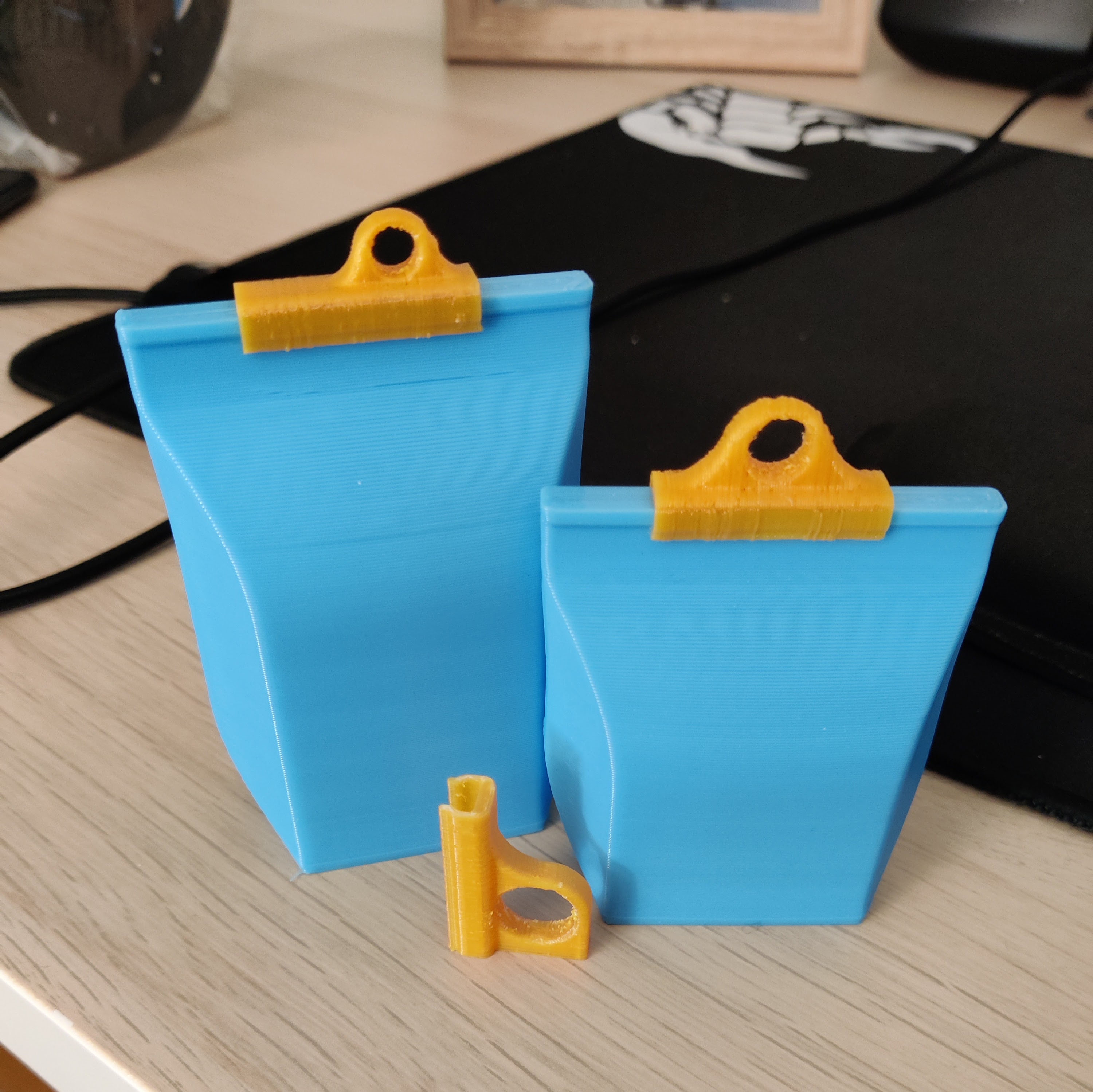 Flexy purse latch with hook for carabiner