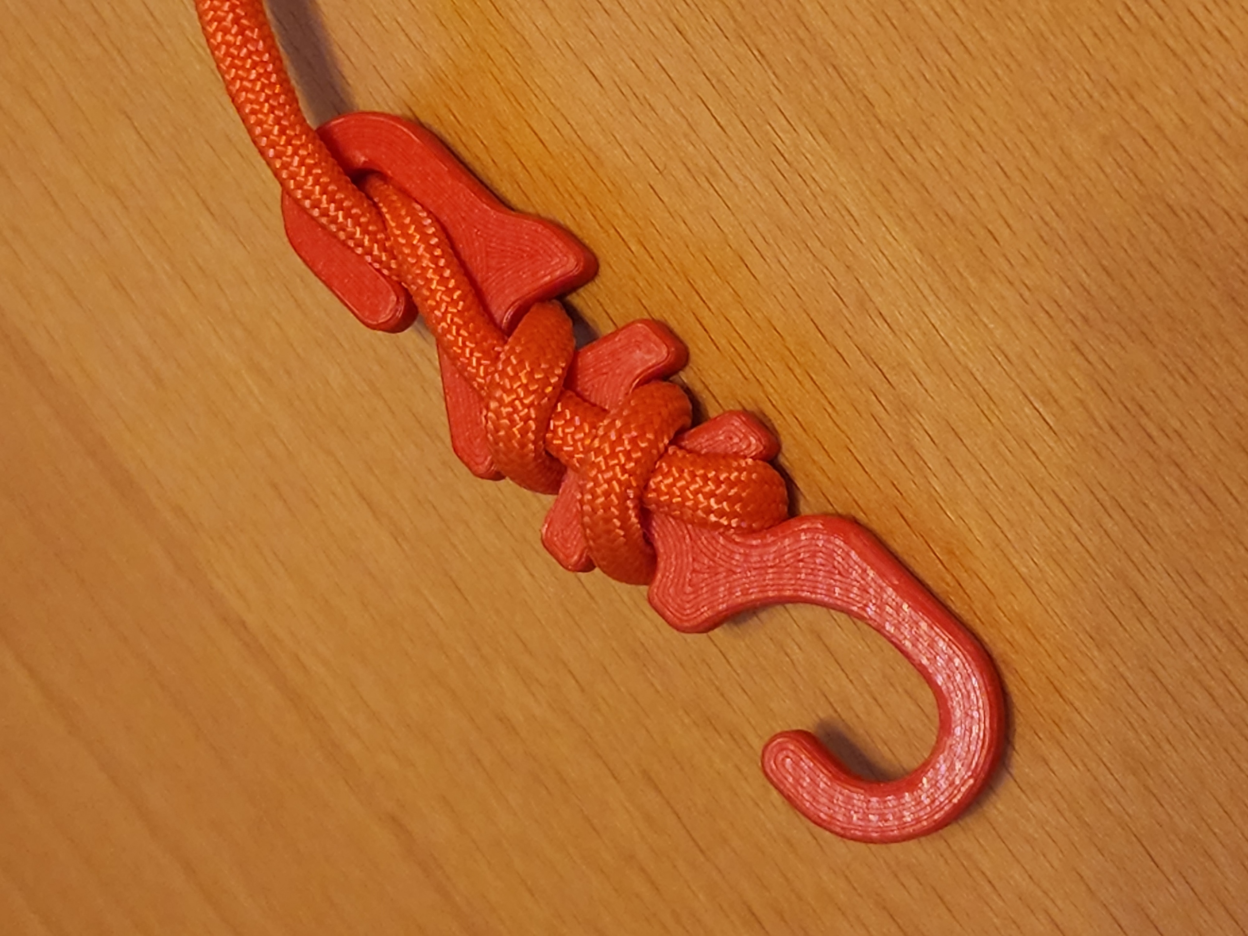An easy to attach/detach hook for 550 paracord by Joe Download free